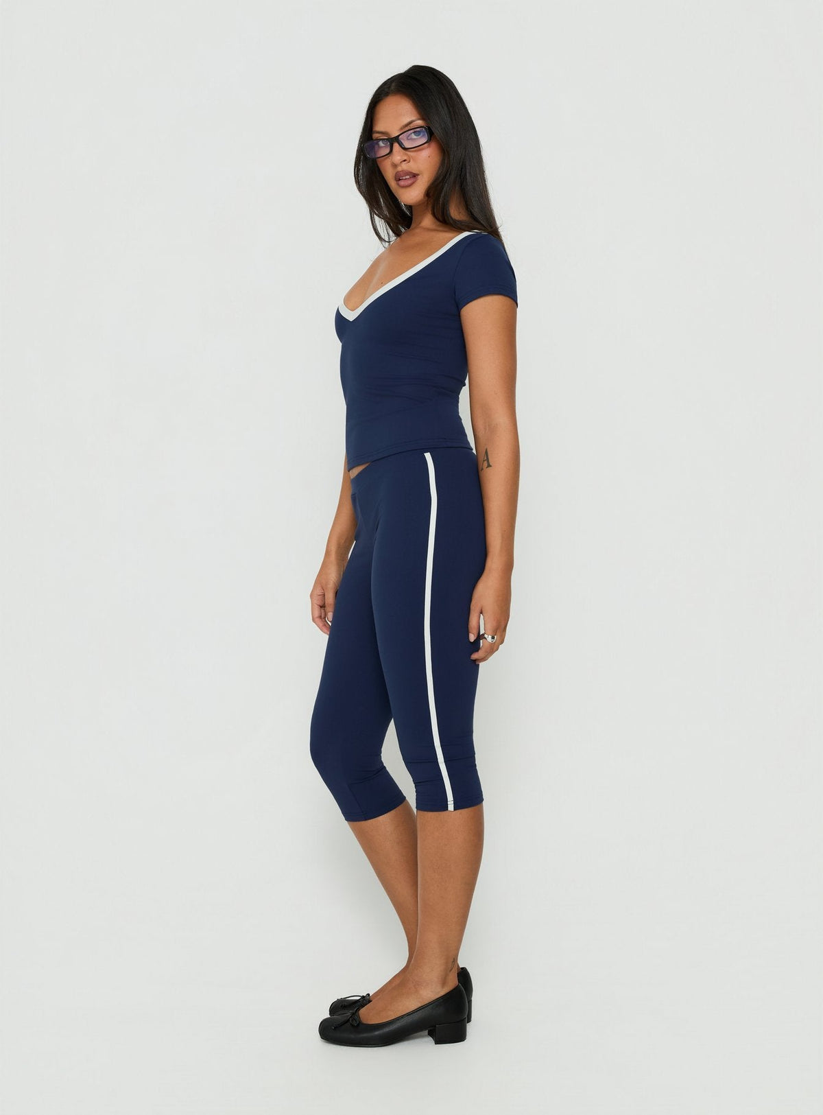 #NOVERA - Pantalón Capri Rowanna Azul Marino y Crema Deportivo -