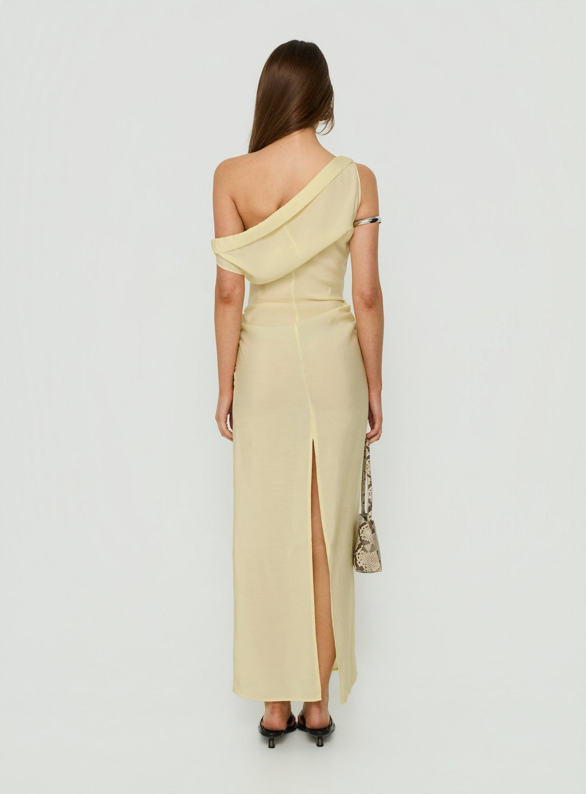 #NOVERA - Vestido Largo Garraf Amarillo con Hombros Descubiertos -
