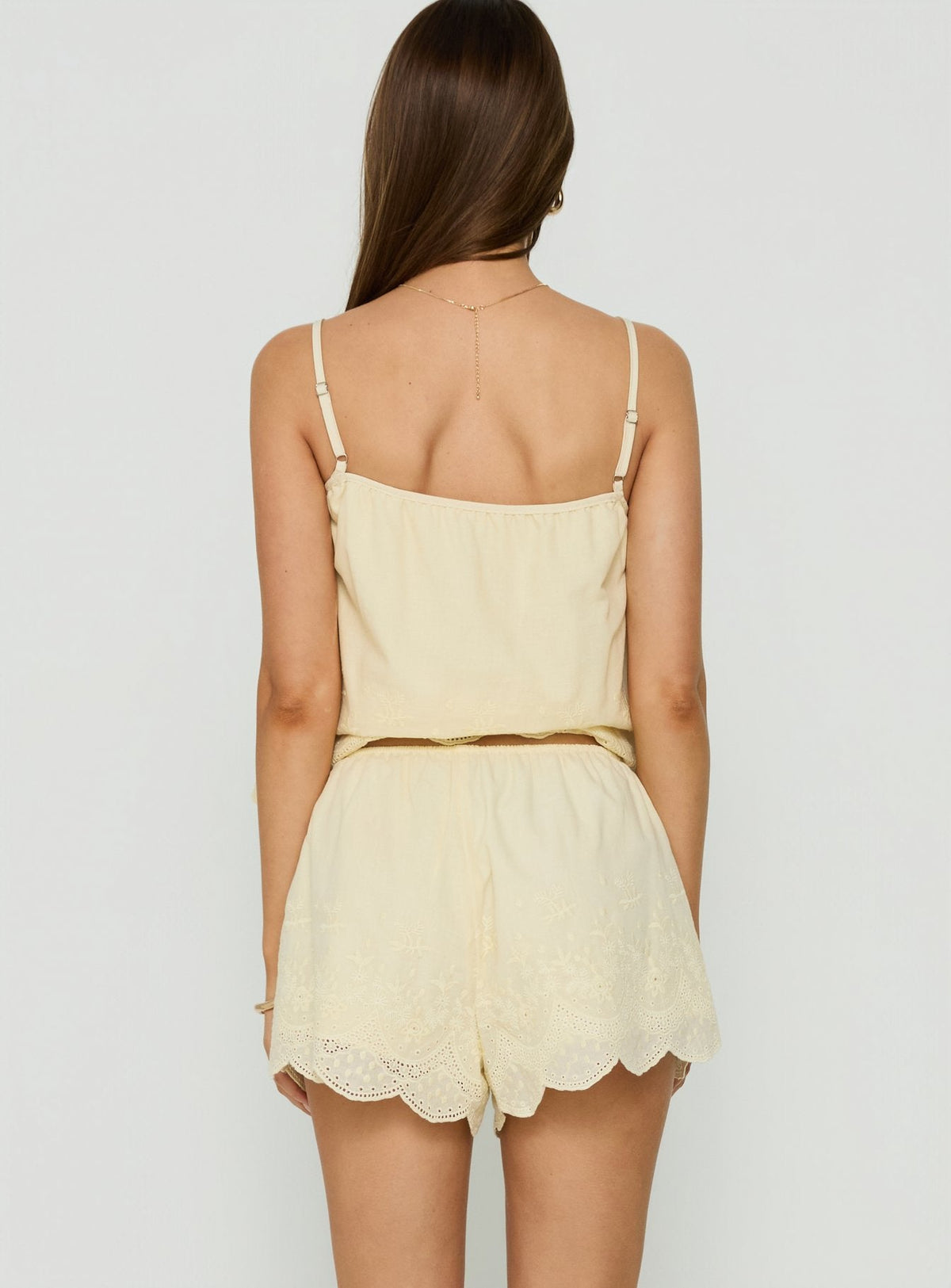 #NOVERA - Shorts Úbeda Amarillos Bordados -