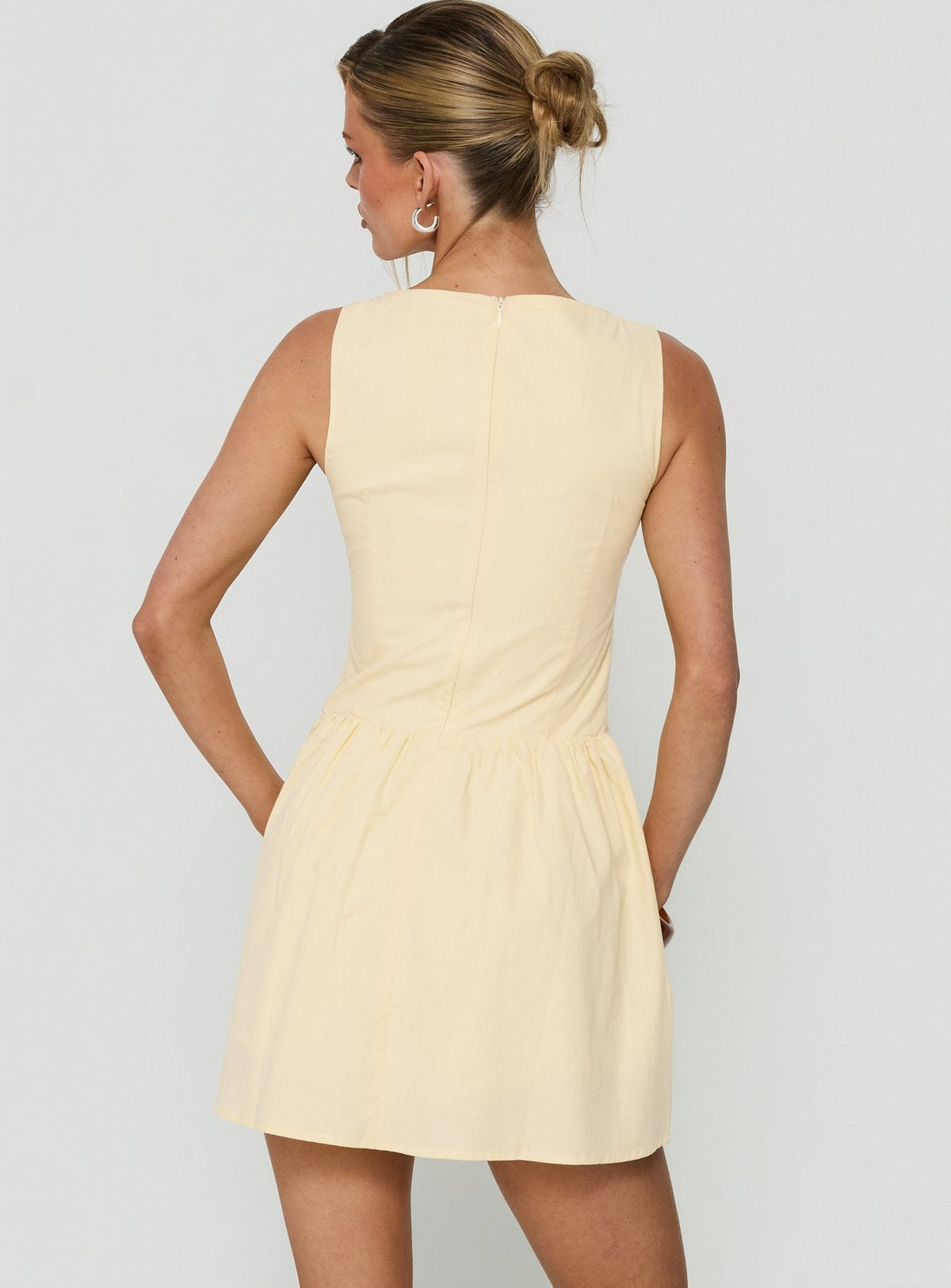 #NOVERA - Mono Corto Ettalie Amarillo Mantequilla Ajustado -