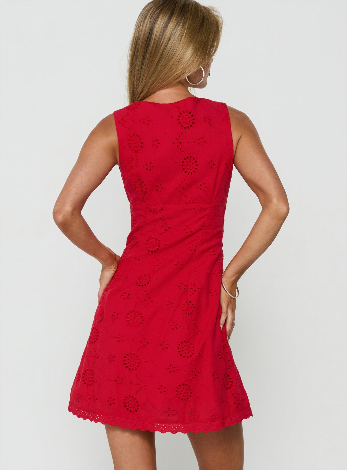 #NOVERA - Vestido Mini Gabbey Anglaise Rojo con Cuello en V -