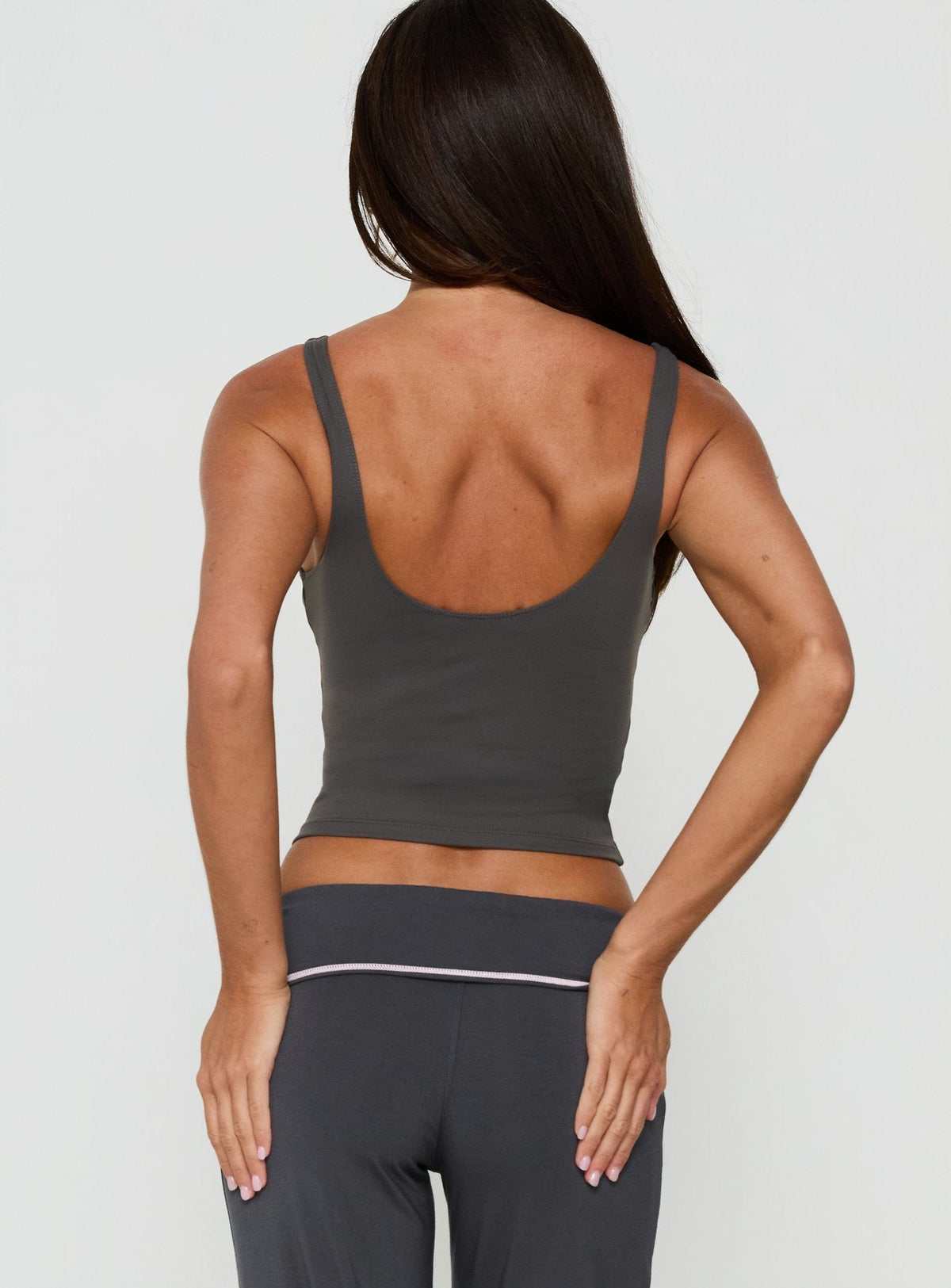 #NOVERA - Camiseta de Tirantes Define Gris Antracita con Cuello en V -