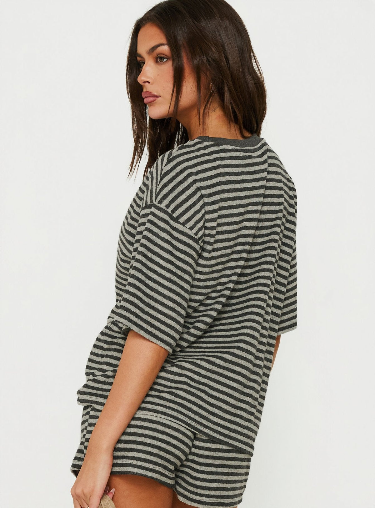 #NOVERA - Camiseta Selvina Gris de Rayas Oversize -
