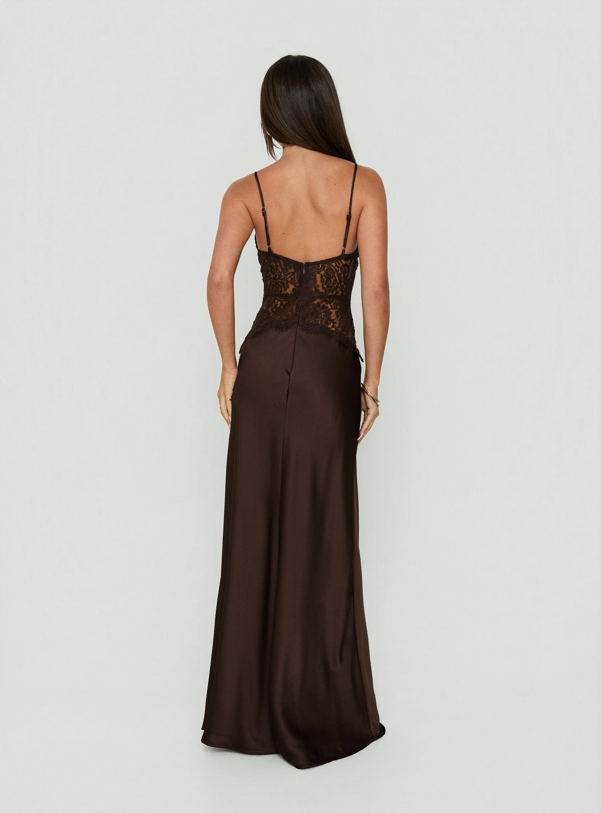 #NOVERA - Vestido Largo Kylenn Chocolate de Encaje de Satén -