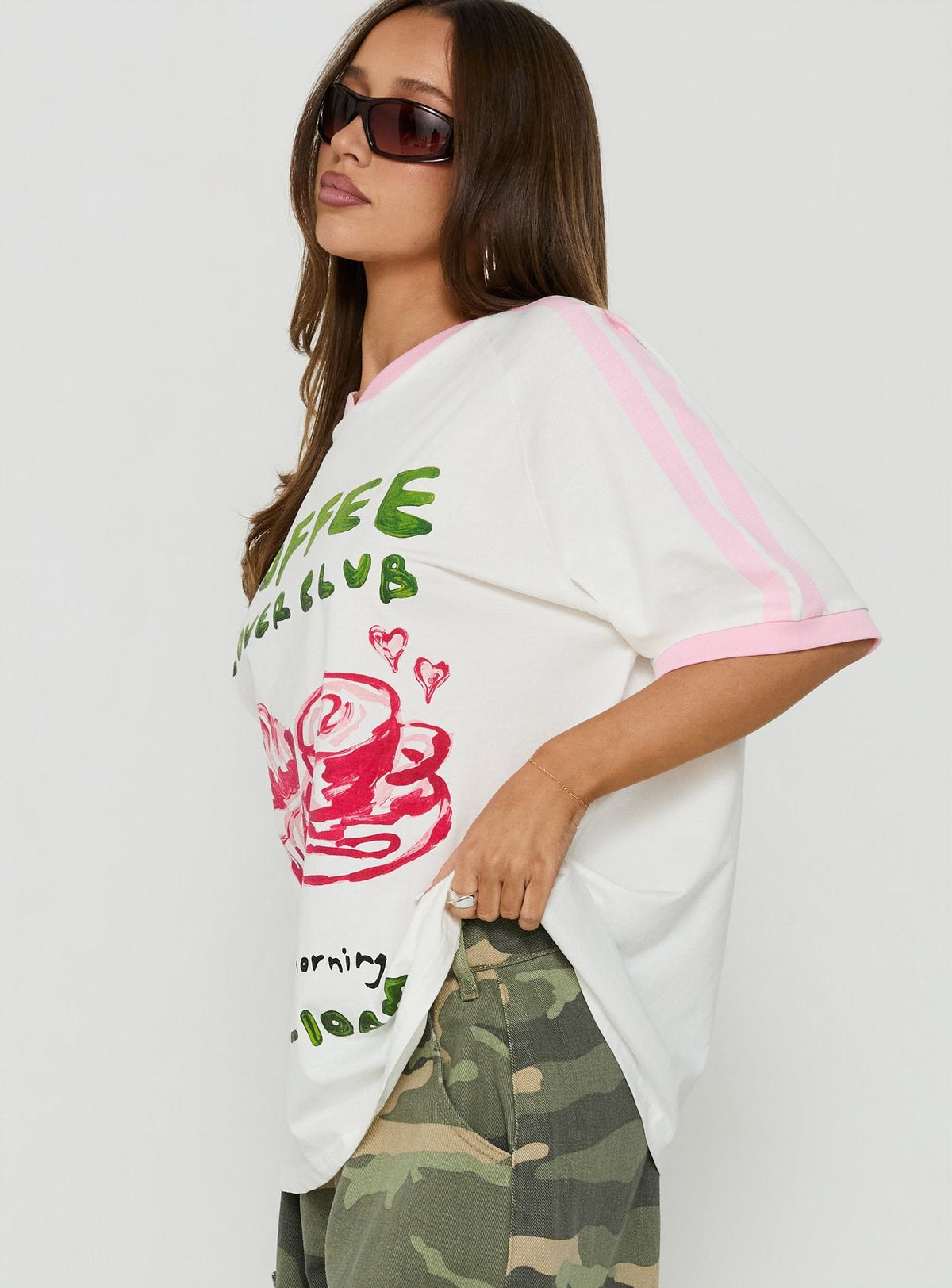 #NOVERA - Camiseta Gala Blanca y Multicolor Oversize Estampada -