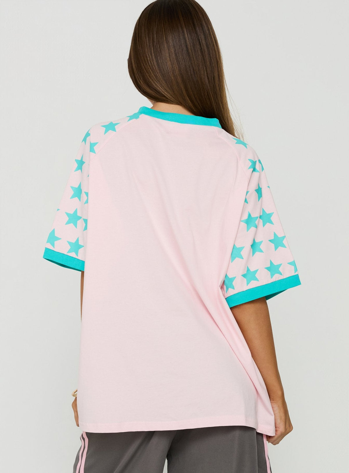 #NOVERA - Camiseta No Rosa y Multicolor Oversize Estampada -