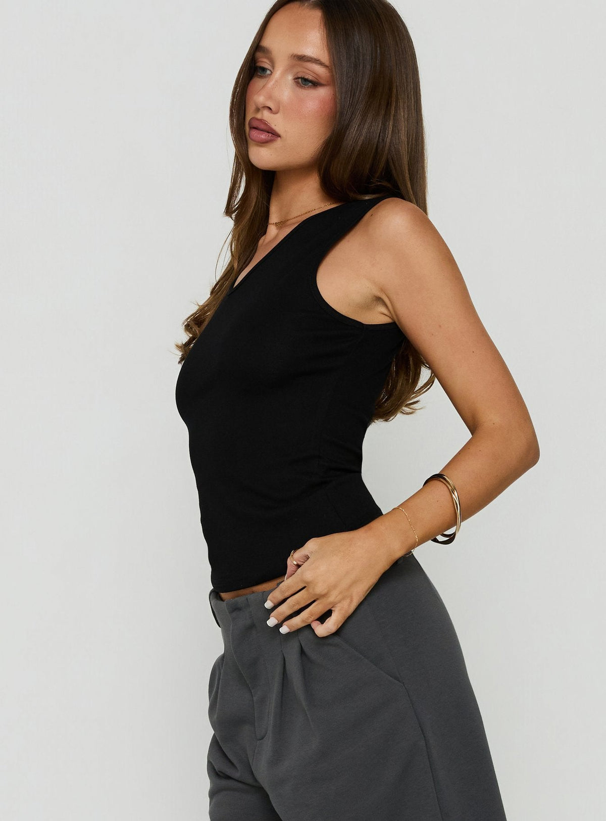 #NOVERA - Top Antequera Negro con Cuello en V sin Mangas -