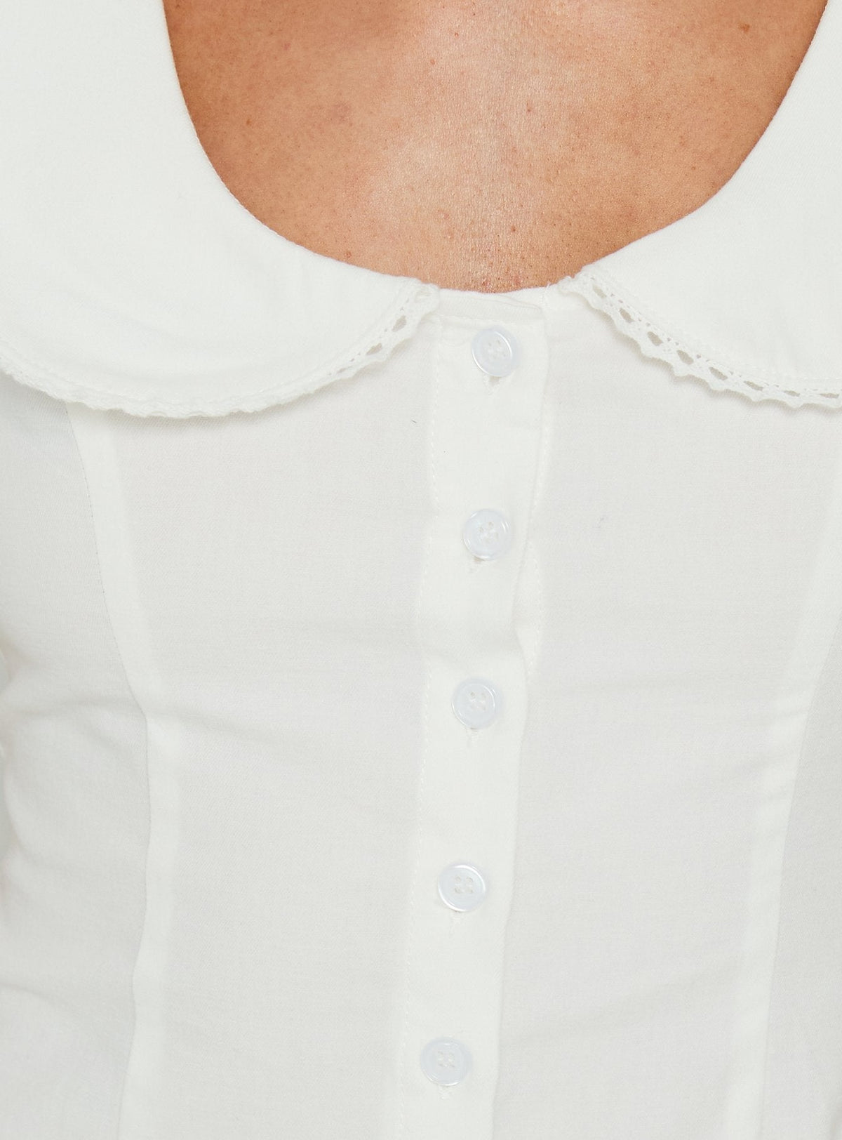 #NOVERA - Top Gardinia Blanco con Cuello con Botones -