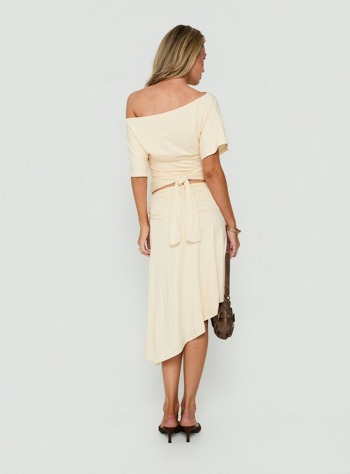 #NOVERA - Falda Midi Sezzia Beige Fruncida Asimétrica -