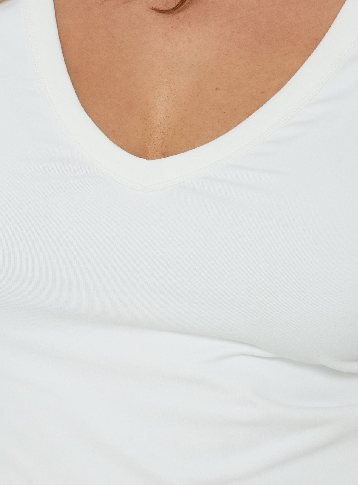 #NOVERA - Top Define Blanco de Manga Corta Talla Grande -