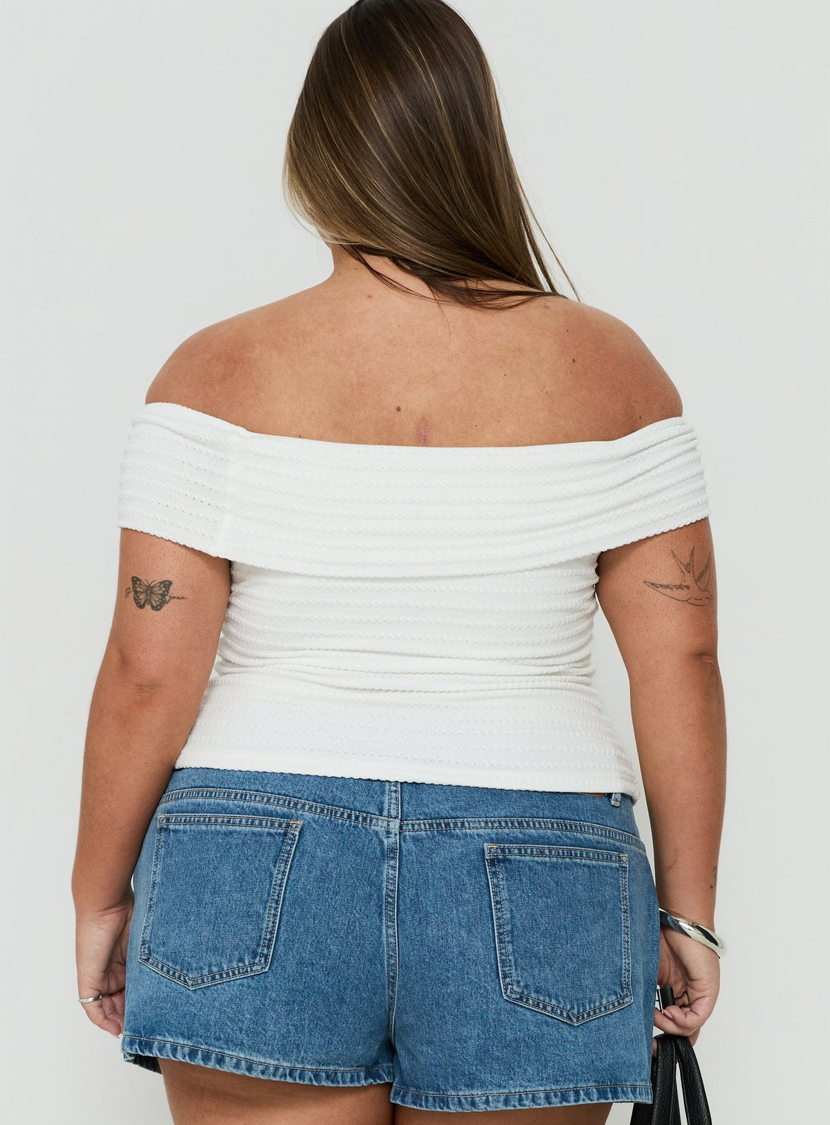 #NOVERA - Top Ausha Blanco de Rayas con Hombros Descubiertos Talla Grande -