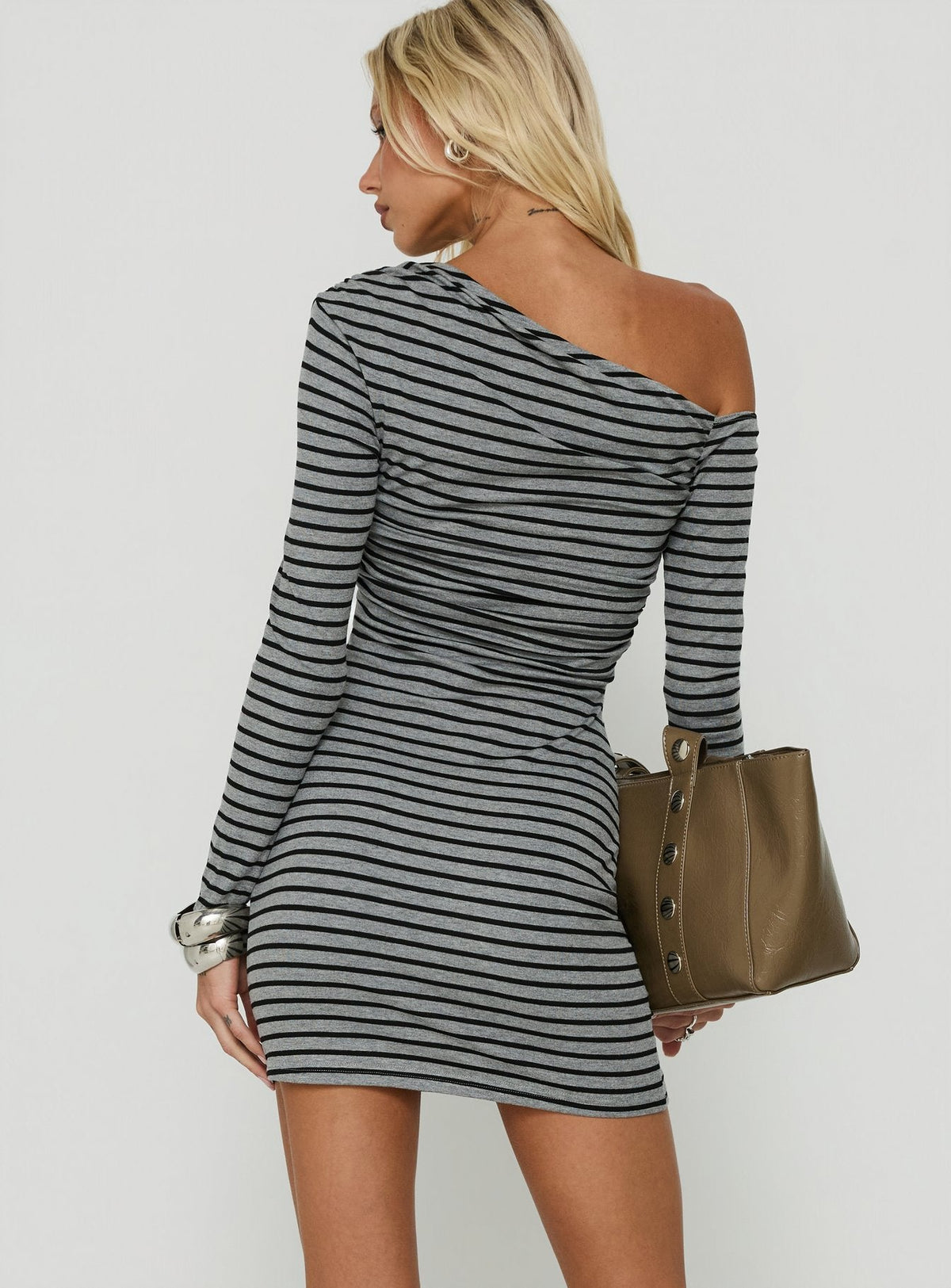 #NOVERA - Vestido Mini Beller Gris y Negro de Rayas de Manga Larga -