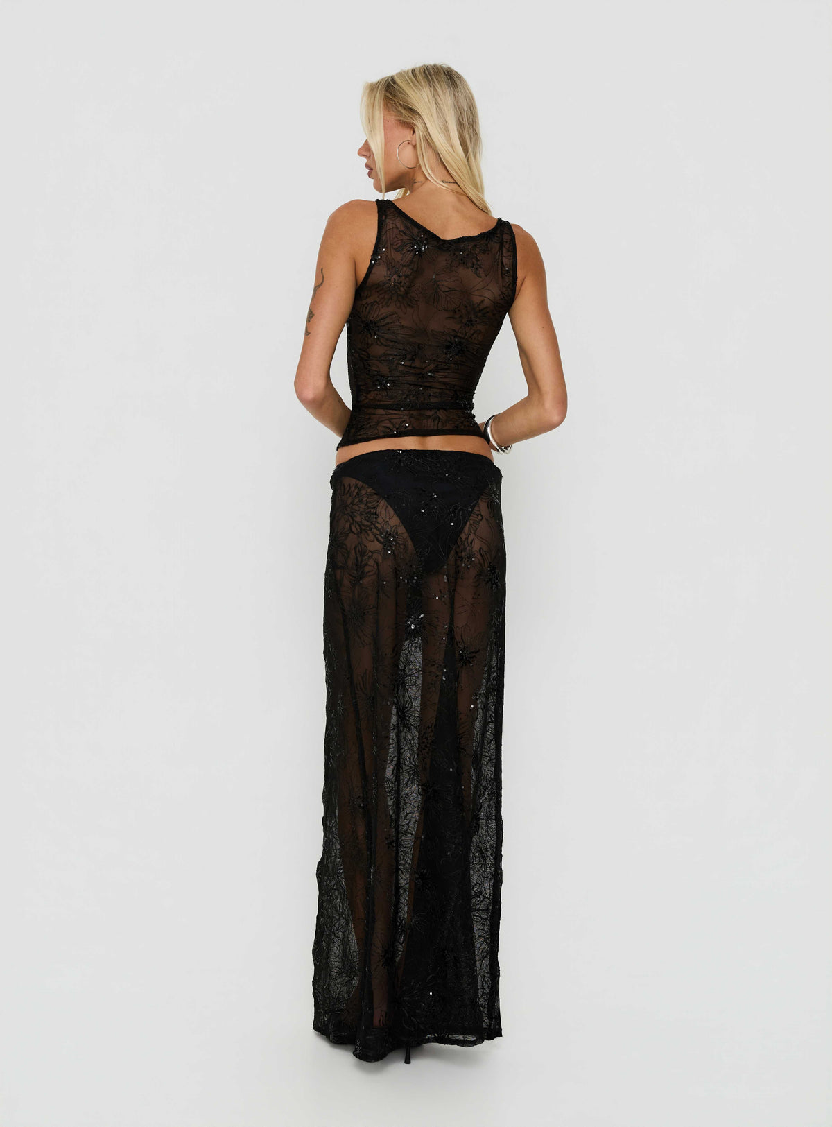 #NOVERA - Falda Larga Hayess Negra Transparente Bordada -