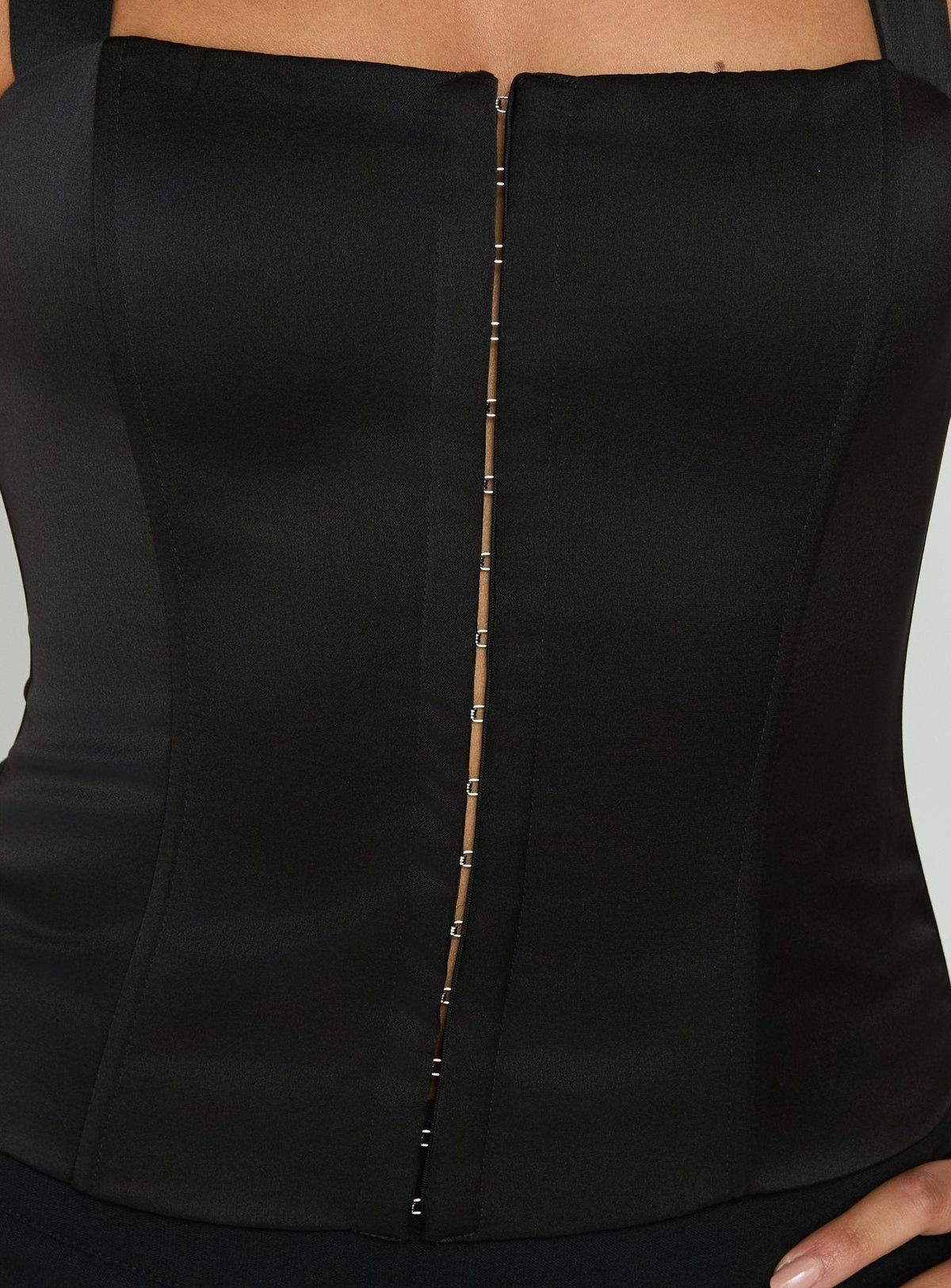 #NOVERA - Top Gabriela Negro de Satén Halter -