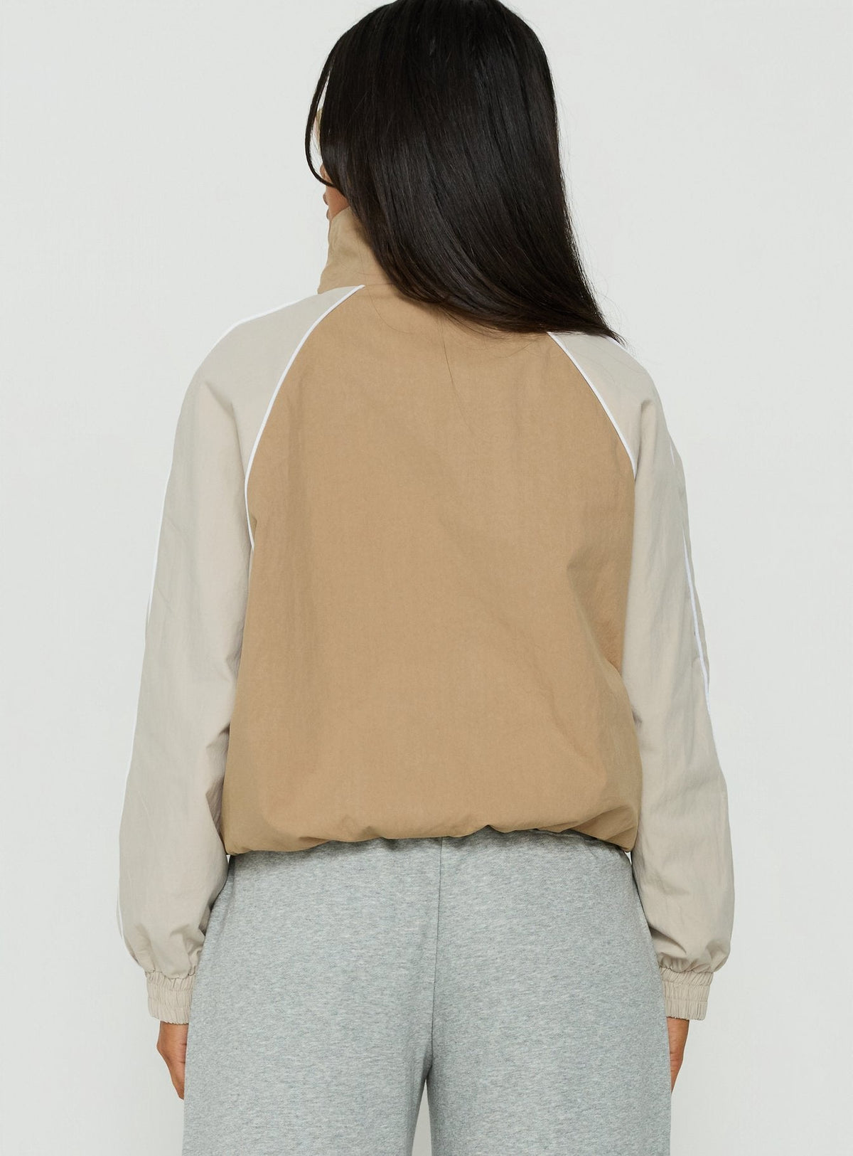 #NOVERA - Chaqueta Mistro Beige de Cuello Alto -