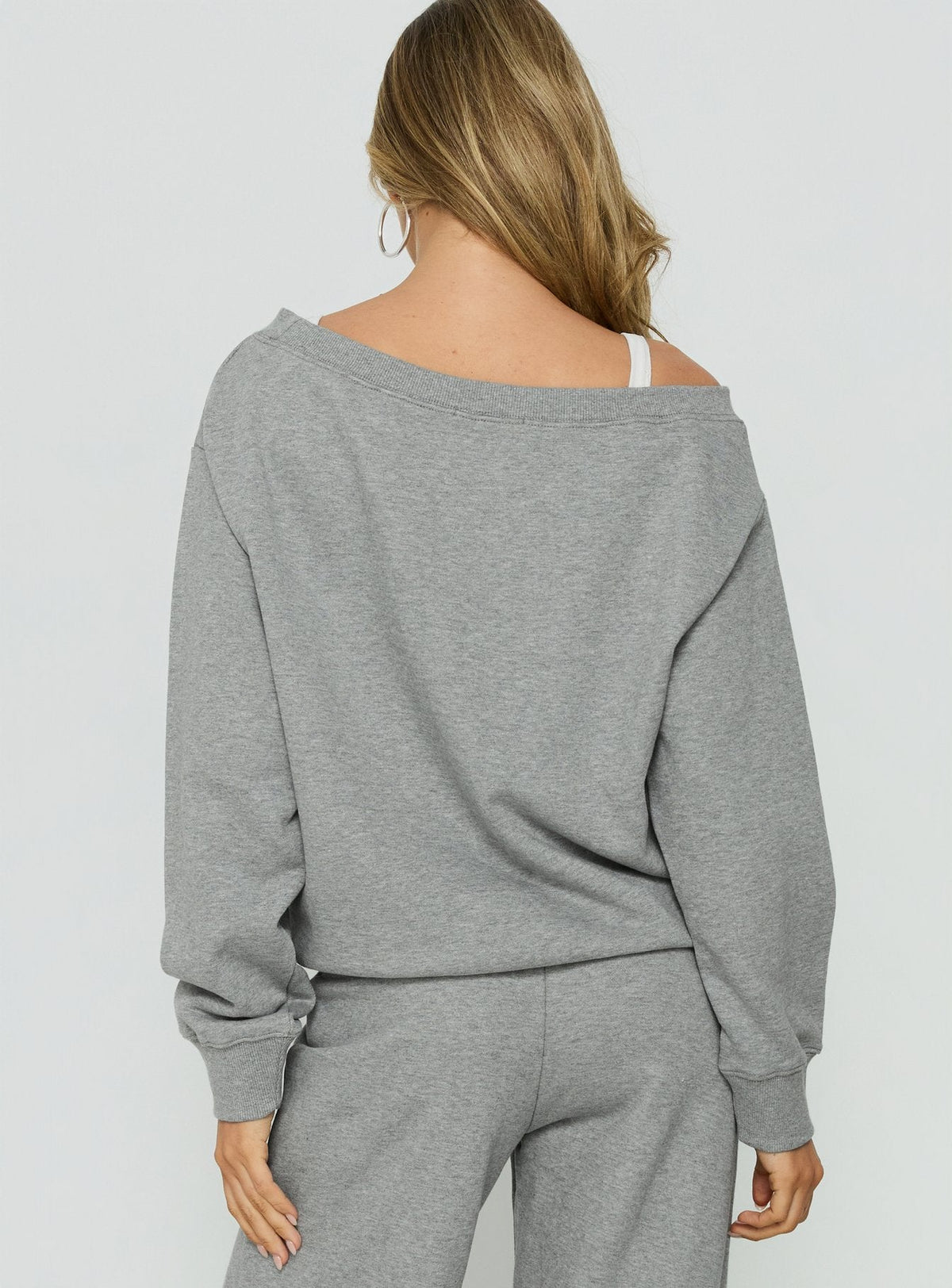 #NOVERA - Jersey Adela Gris Oscuro Jaspeado con Hombros Descubiertos -
