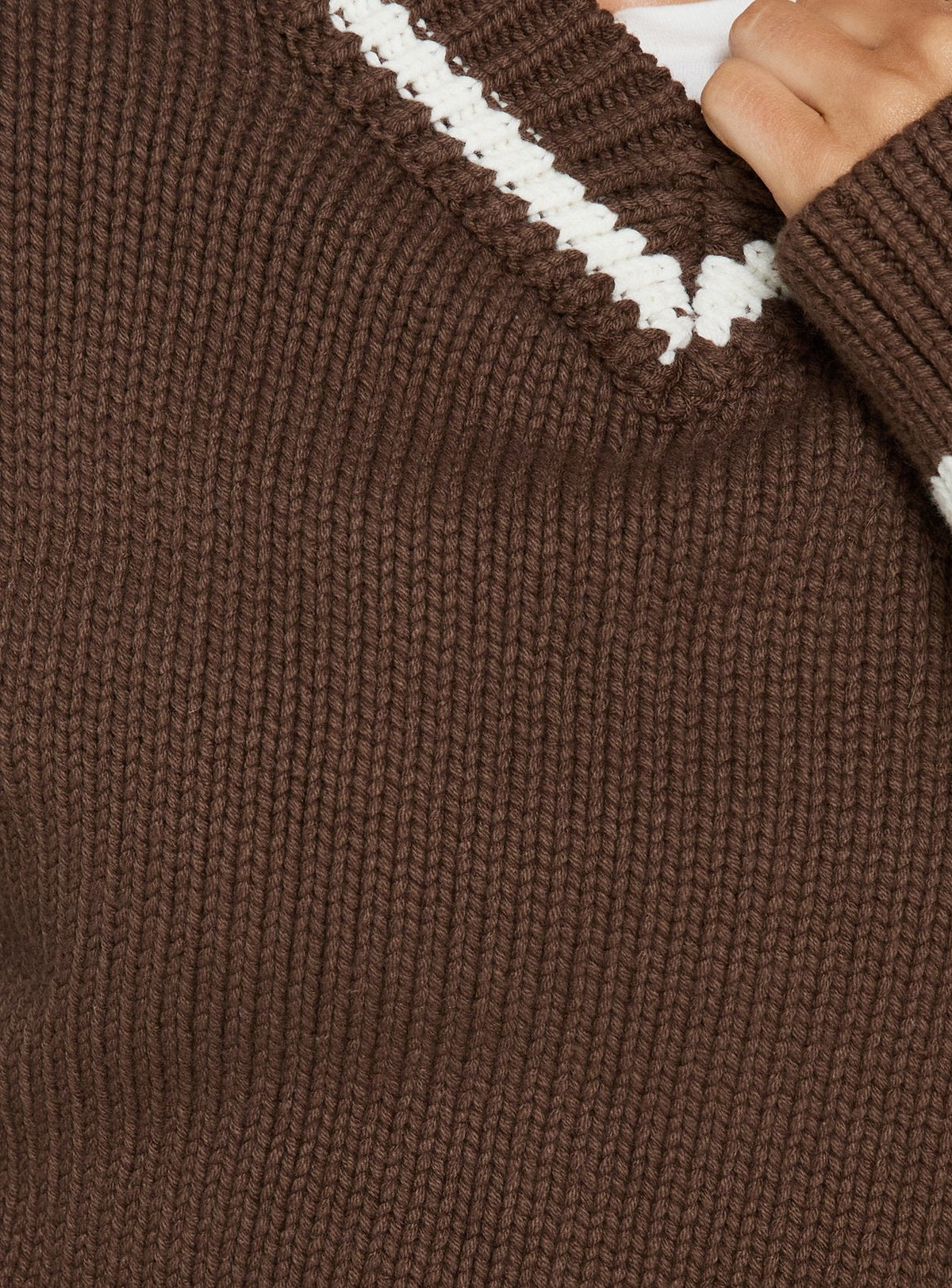 #NOVERA - Jersey Myrandah Chocolate de Rayas con Cuello en V de Manga Larga -