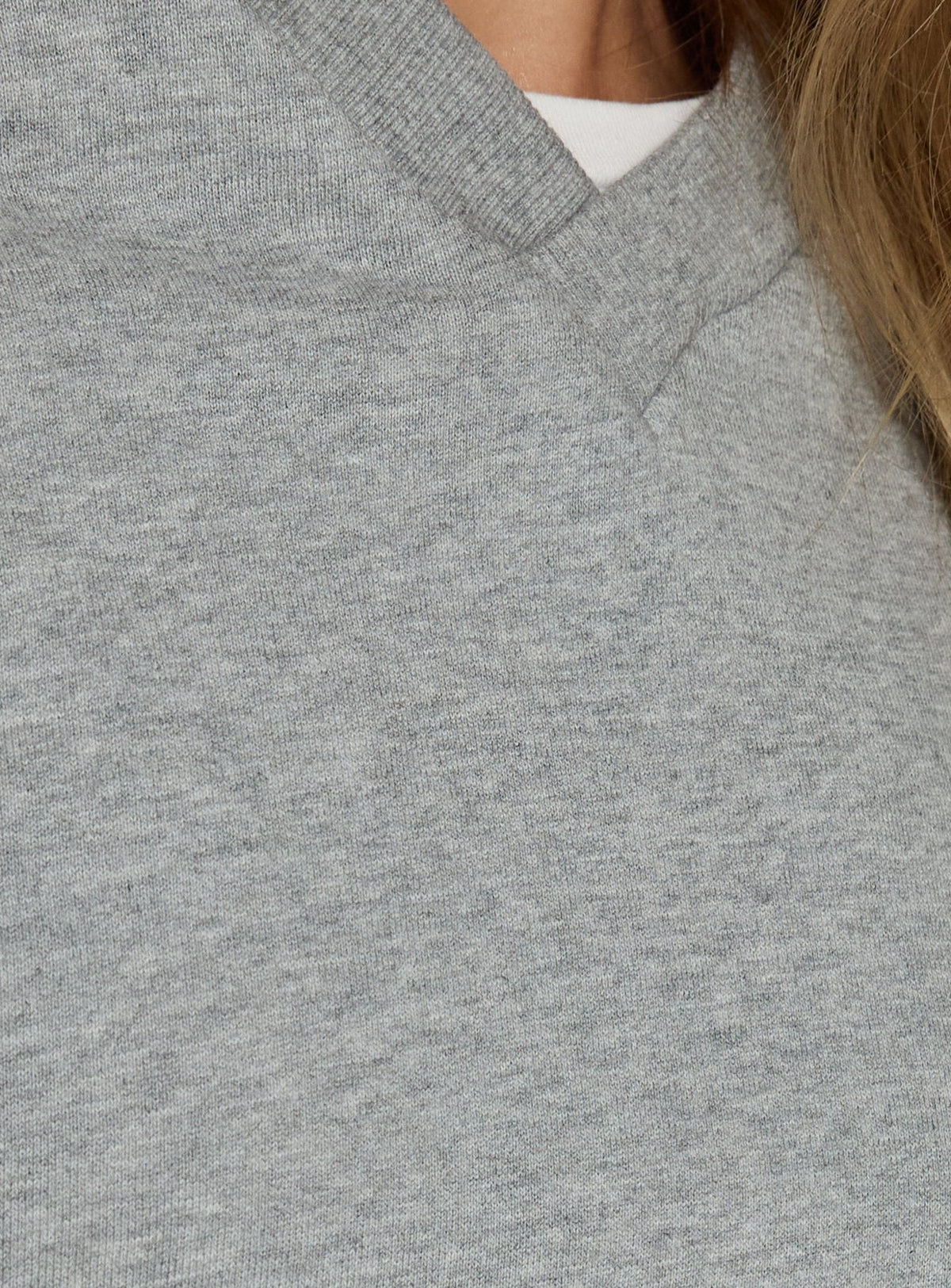 #NOVERA - Jersey Opollo Gris Jaspeado con Cuello en V -