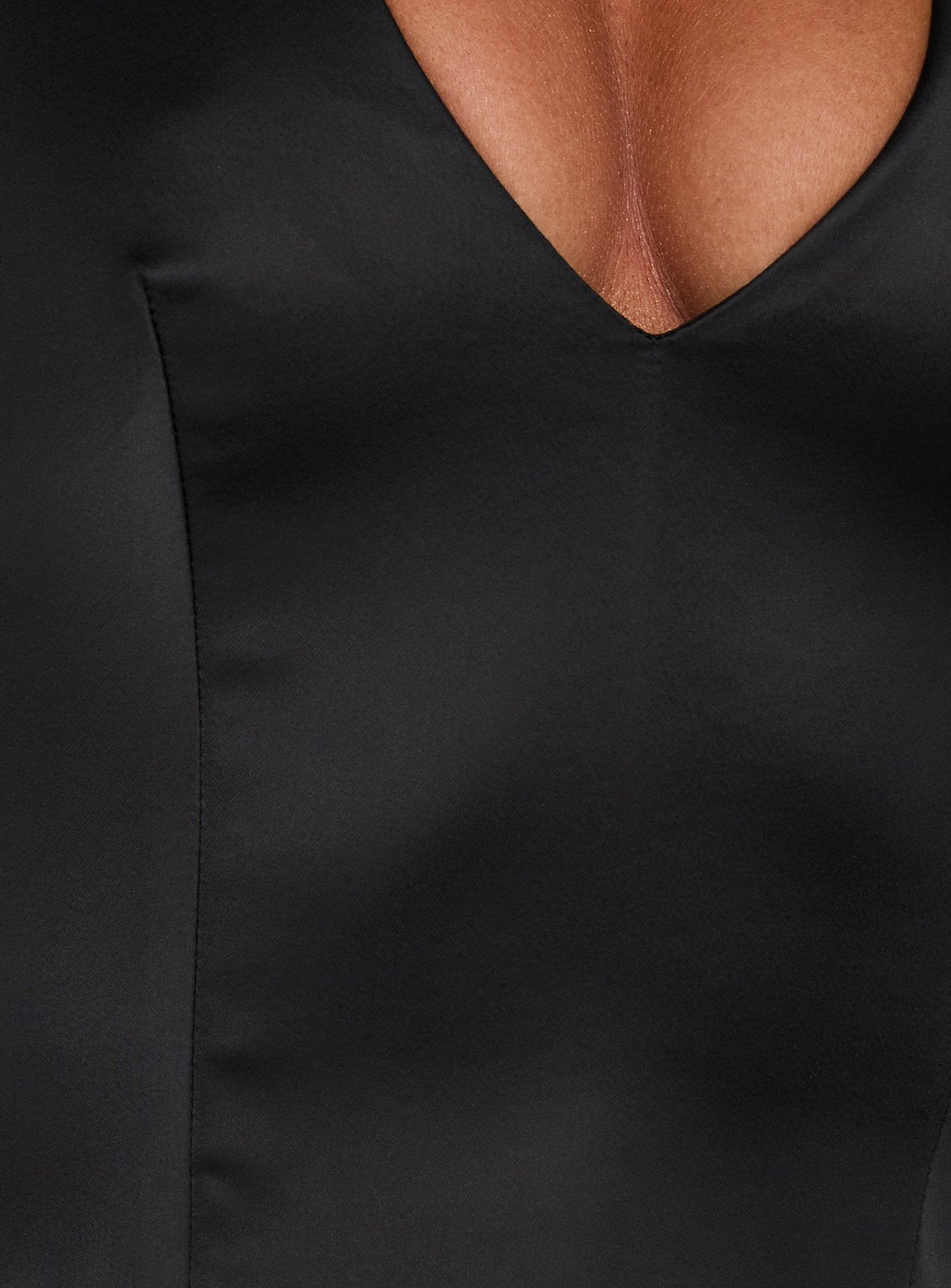 #NOVERA - Top Adolea Negro con Cuello en V -
