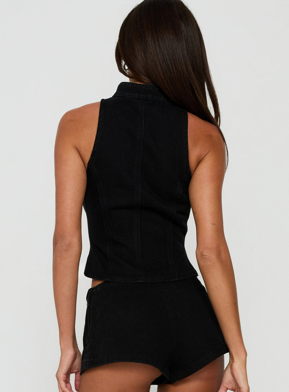 #NOVERA - Top Ashtonn Negro sin Mangas -