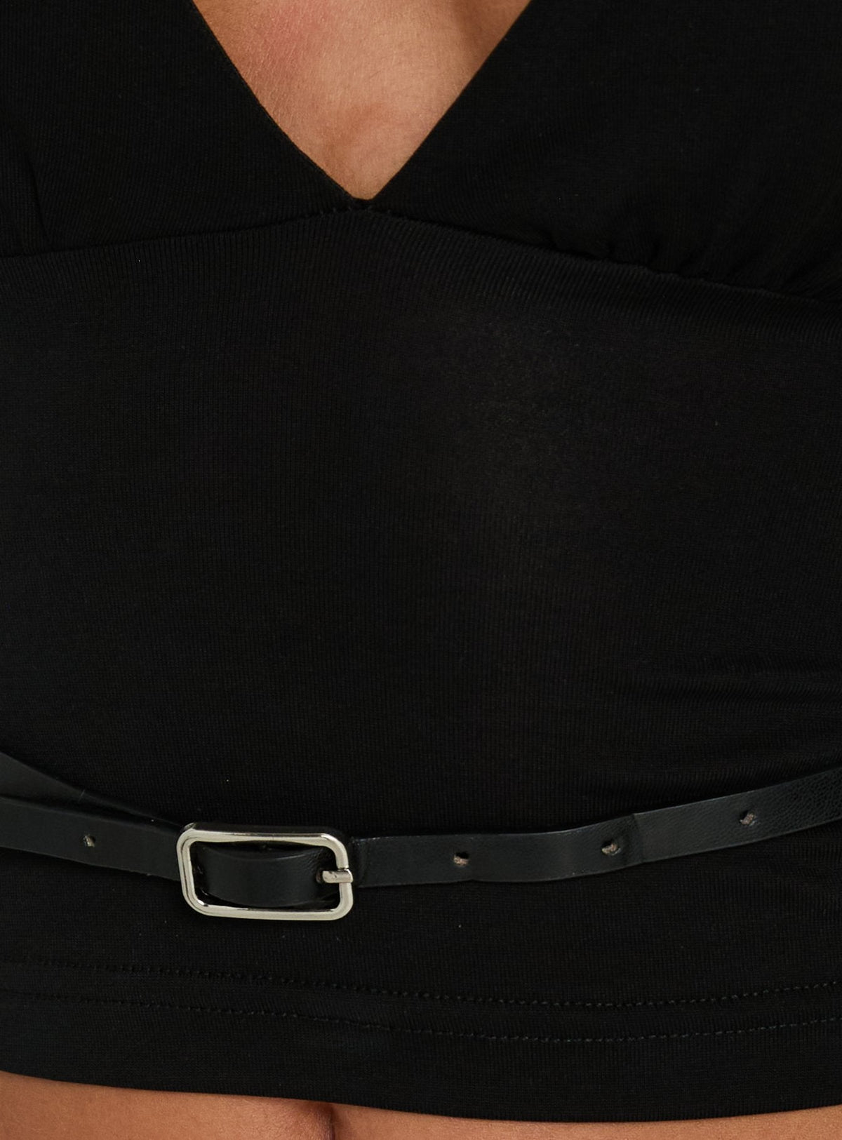 #NOVERA - Top Vallentina Negro con Cuello en V de Manga Larga -