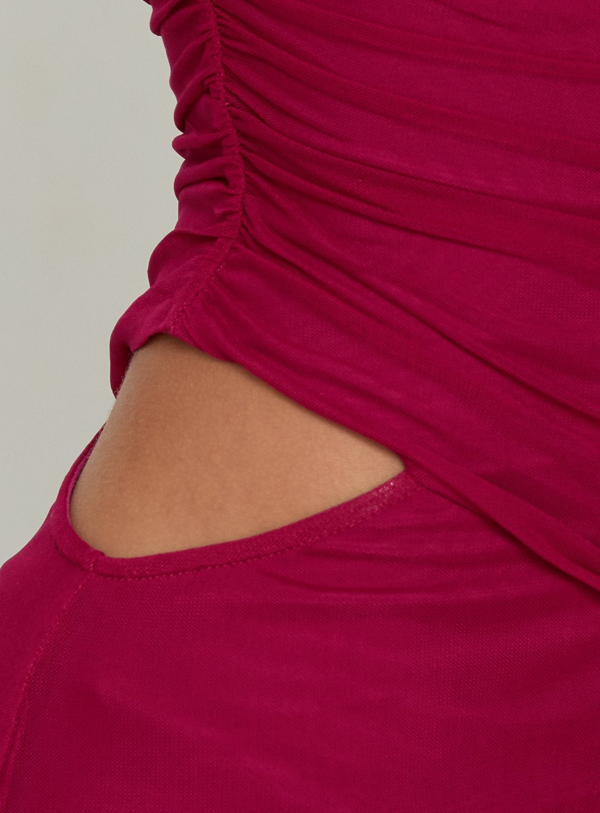 #NOVERA - Vestido Largo Krystyna Frambuesa con Hombros Descubiertos Fruncido -