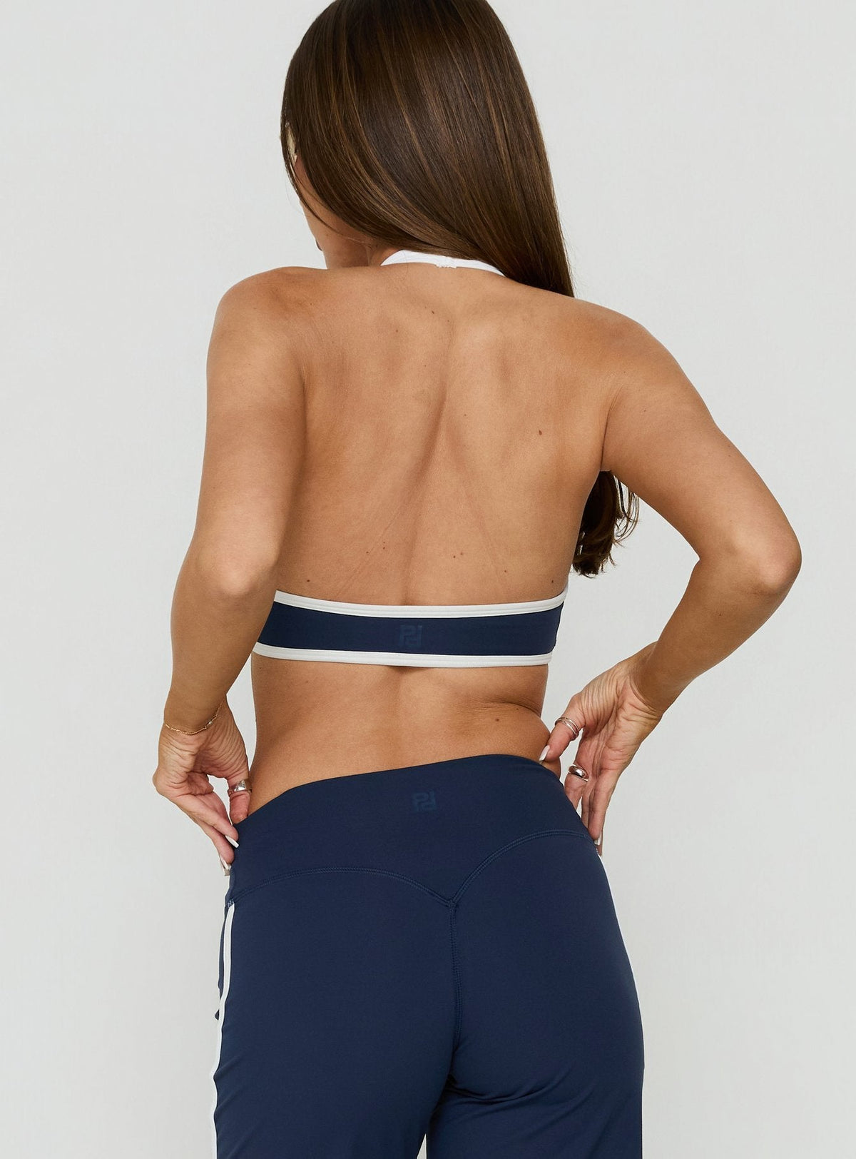 #NOVERA - Crop Top Luma Azul Marino y Blanco Halter -
