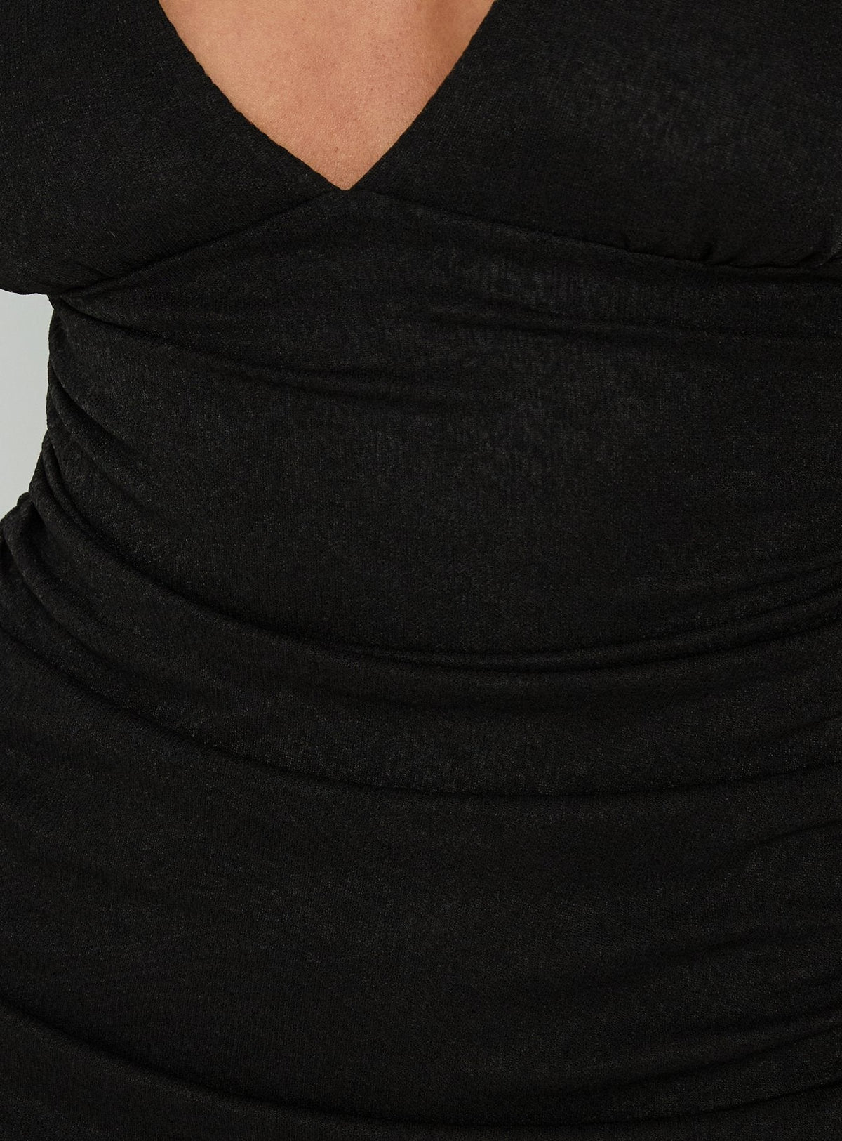 #NOVERA - Vestido Mini Mi Cherie Negro de Escote Profundo Fruncido -