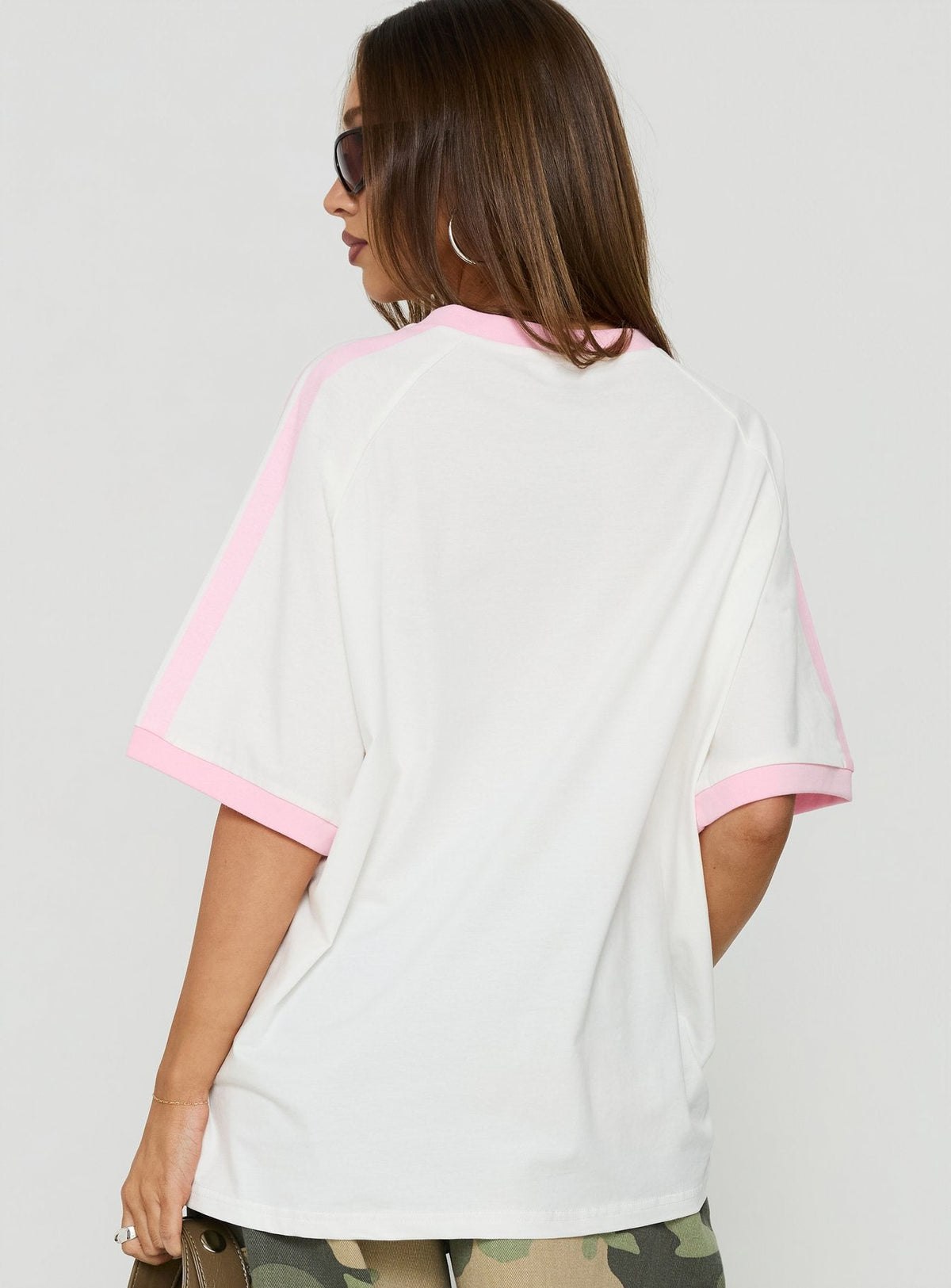 #NOVERA - Camiseta Gala Blanca y Multicolor Oversize Estampada -