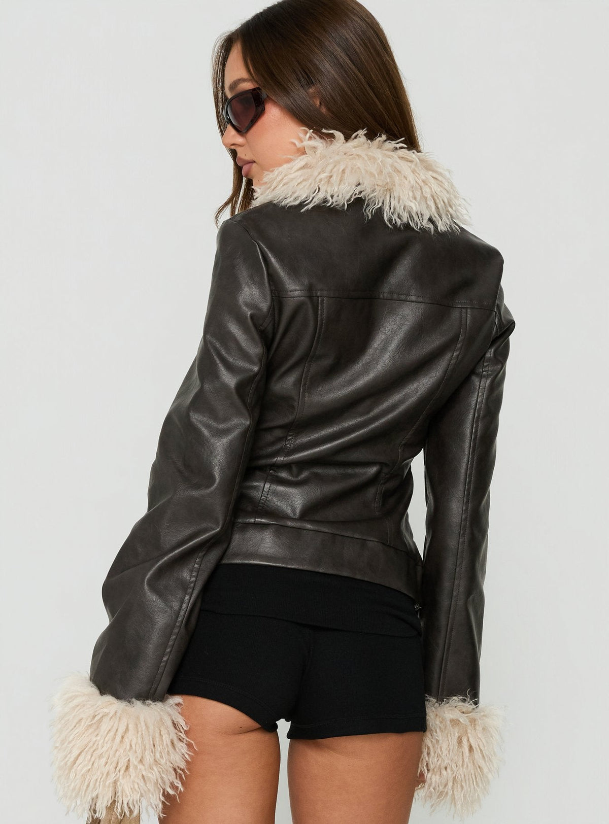 #NOVERA - Chaqueta Maite Negra Efecto Piel Ajustada -