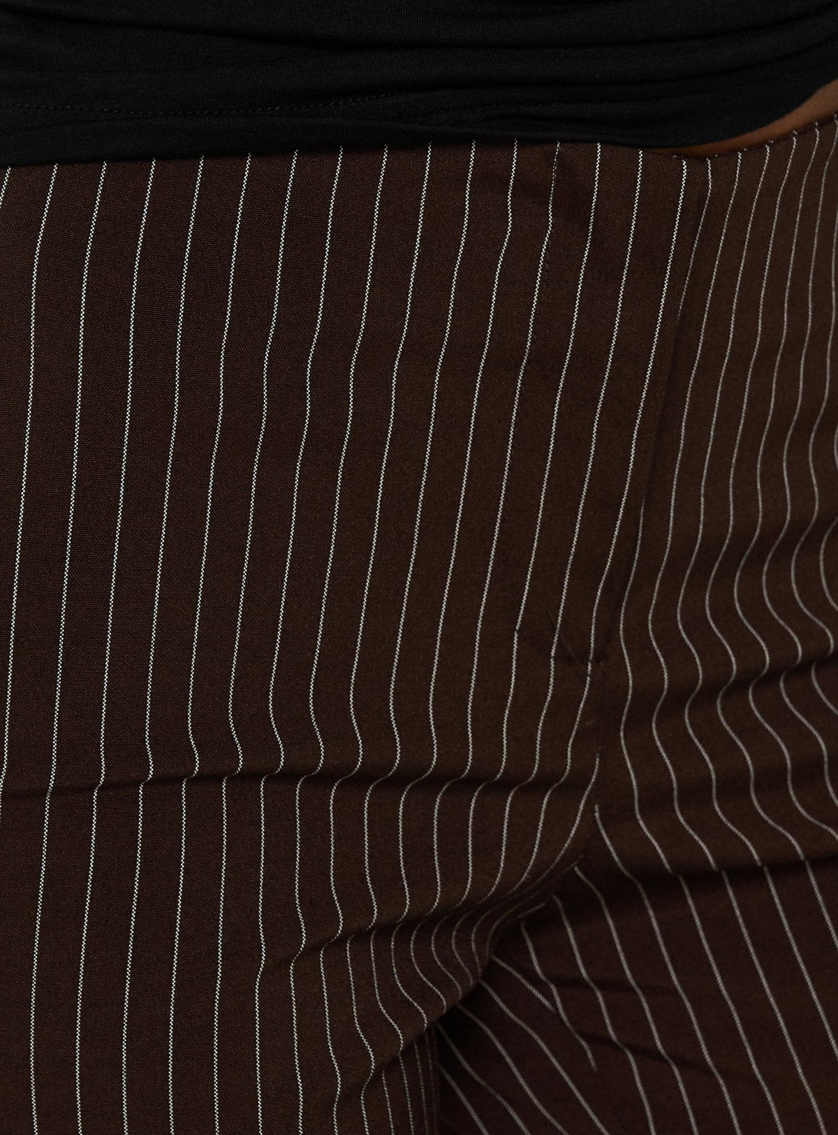 #NOVERA - Pantalón Kinkirk Chocolate de Raya Diplomática Acampanado -
