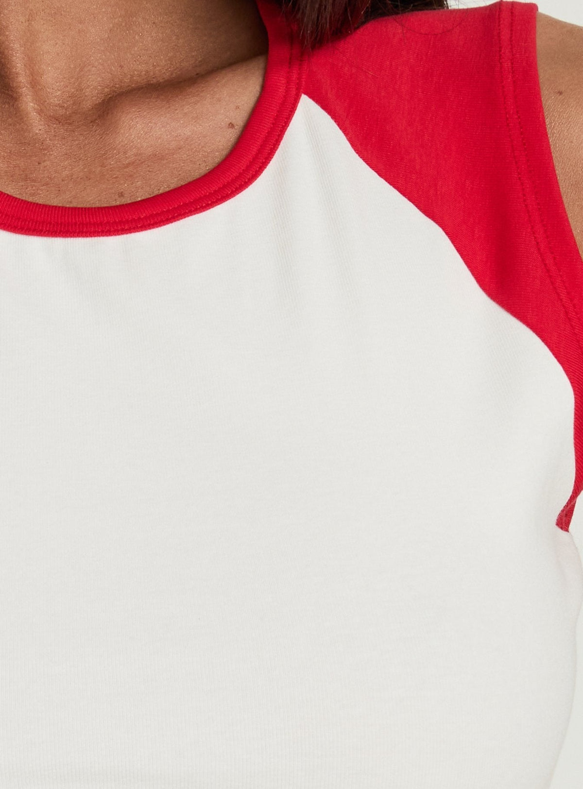 #NOVERA - Camiseta de Tirantes Meaddow Blanca y Roja Raglan -