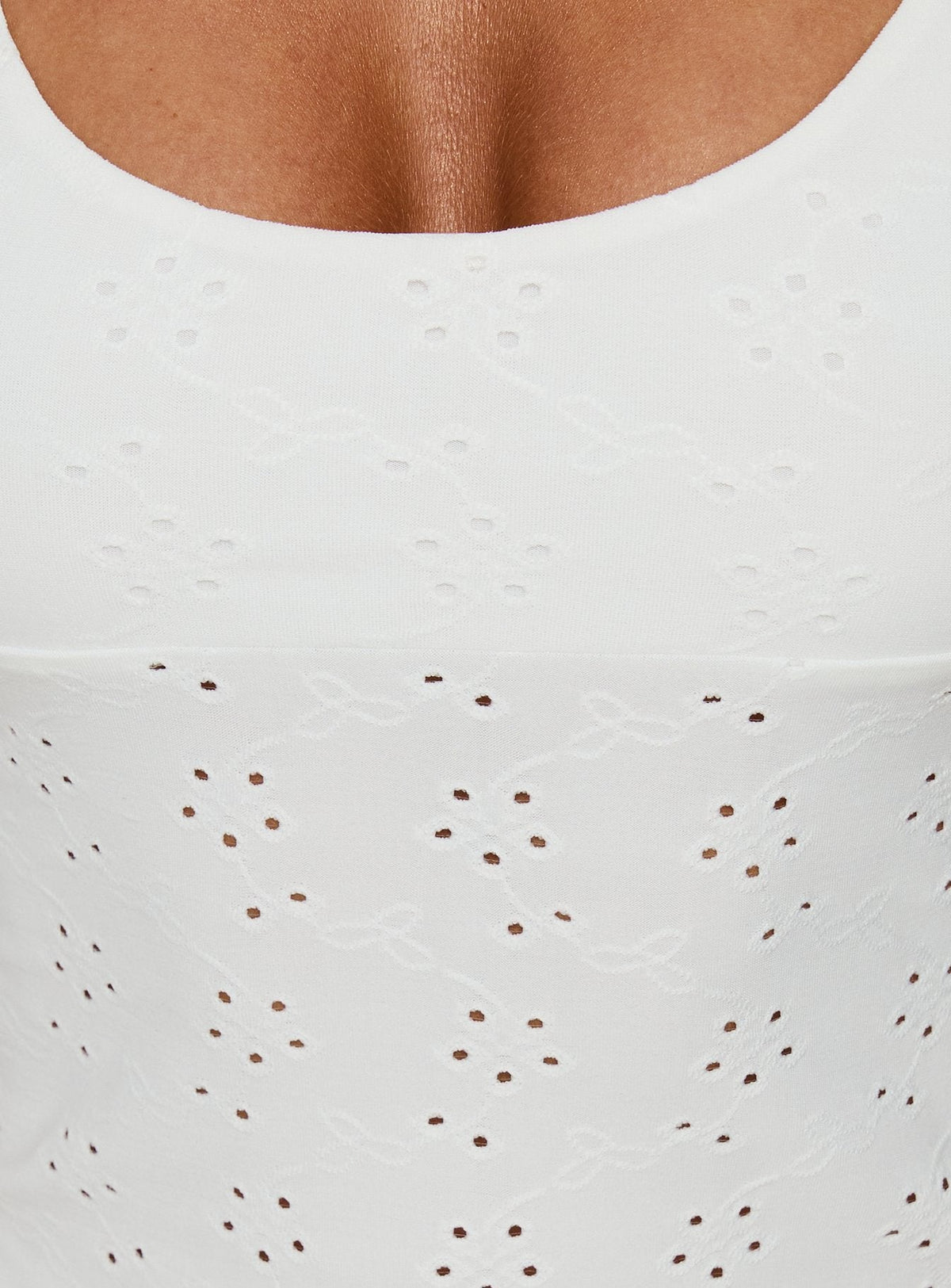 #NOVERA - Top Opalie Blanco Bordado Halter -