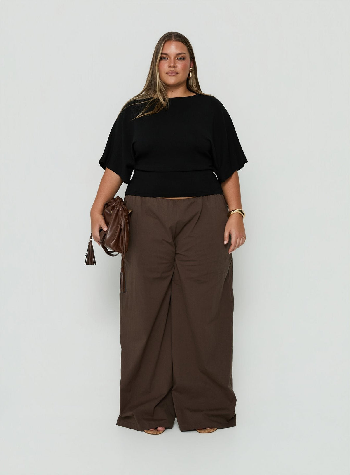 #NOVERA - Top Arazia Negro Ajustado de Manga Corta Talla Grande -