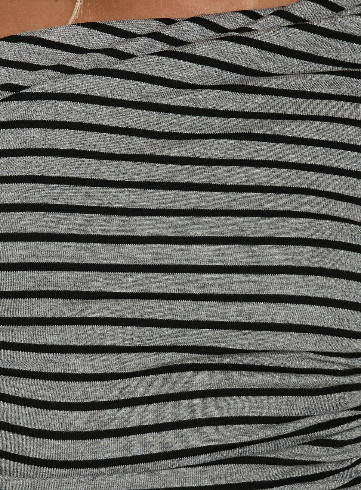 #NOVERA - Vestido Mini Beller Gris y Negro de Rayas de Manga Larga -