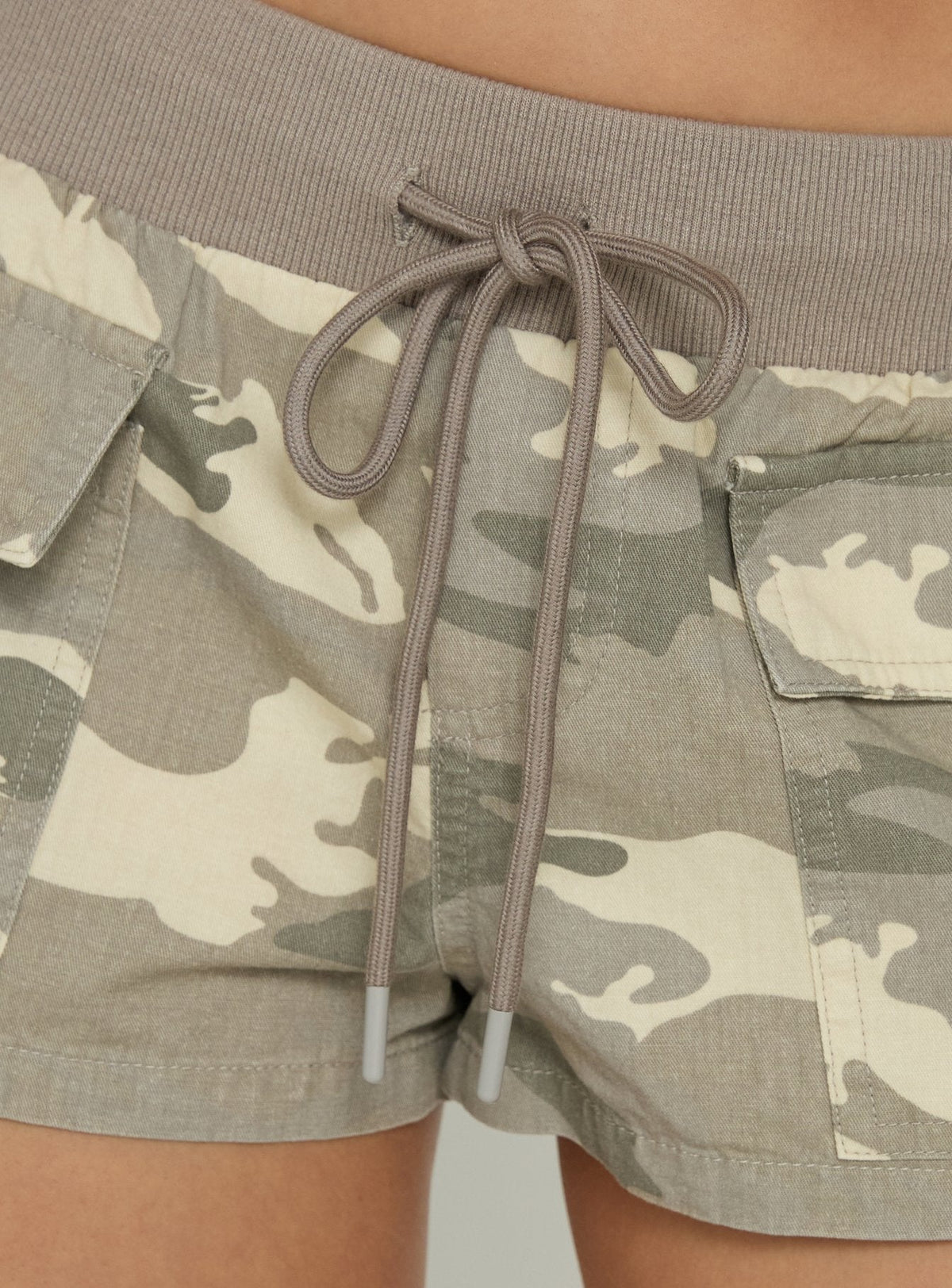 #NOVERA - Shorts Coral Camuflaje Cargo Micro -