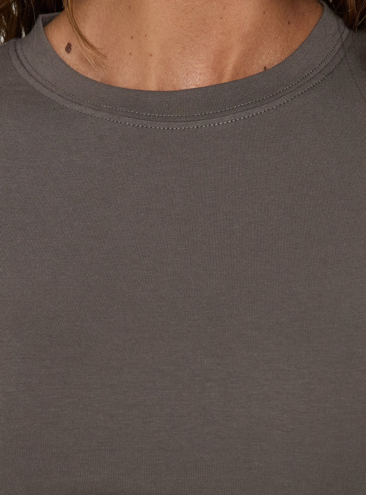 #NOVERA - Top Valentinna Gris de Manga Corta -