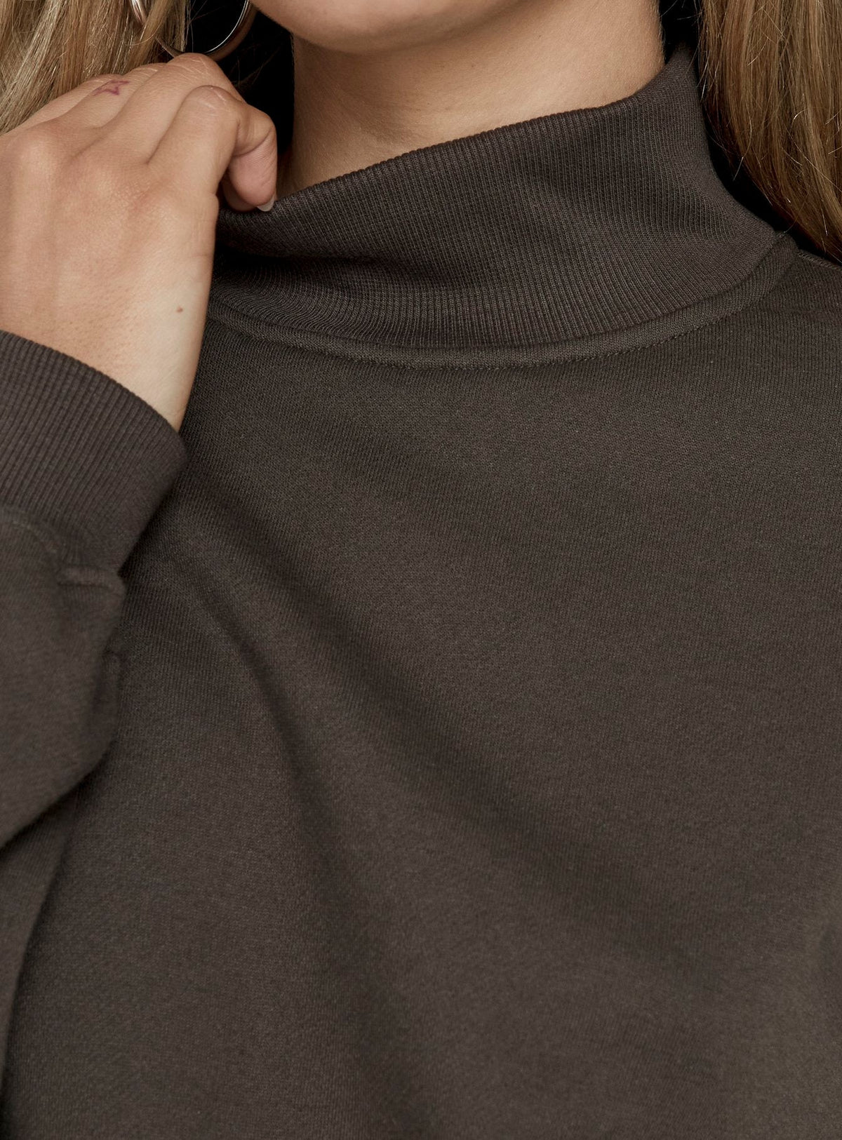 #NOVERA - Jersey Anyya Gris Hierro de Cuello Alto de Cuello Redondo -