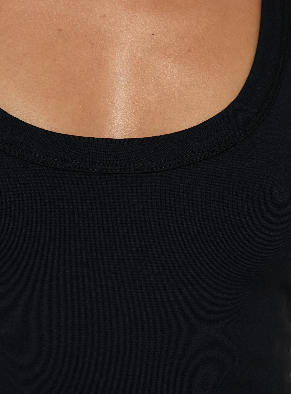 #NOVERA - Camiseta de Tirantes Define Negra Espalda Nadadora -