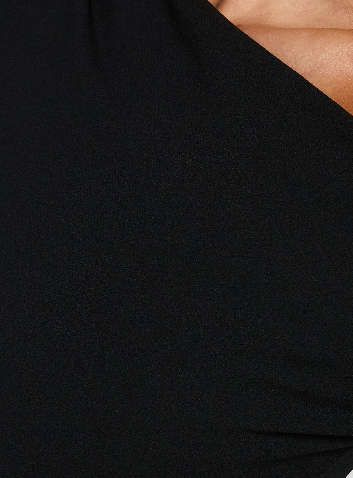 #NOVERA - Vestido Mini Adrietta Negro de Manga Larga con Hombros Descubiertos -