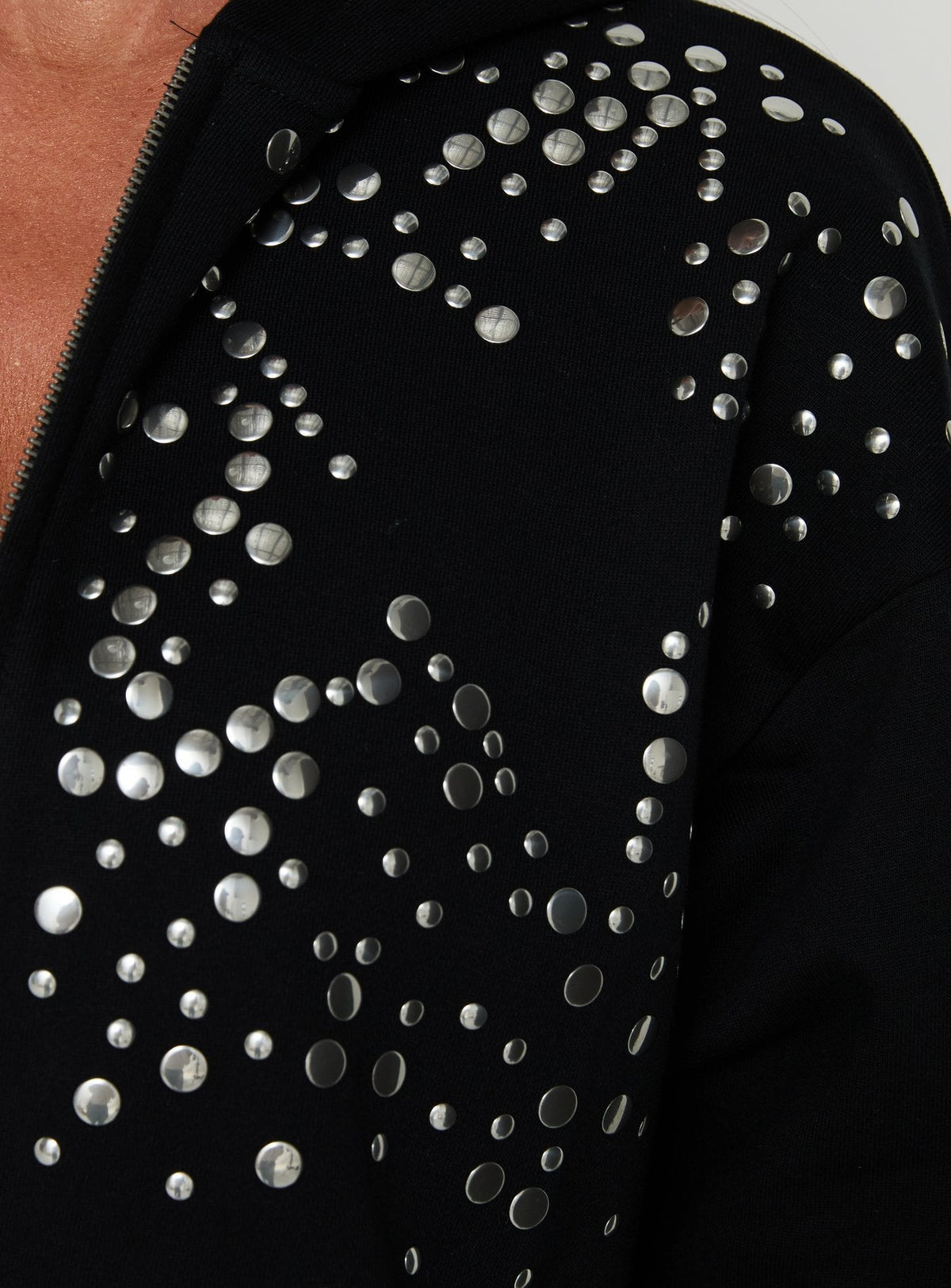 #NOVERA - Sudadera con Capucha Jávea Negra con Tachuelas Oversize -