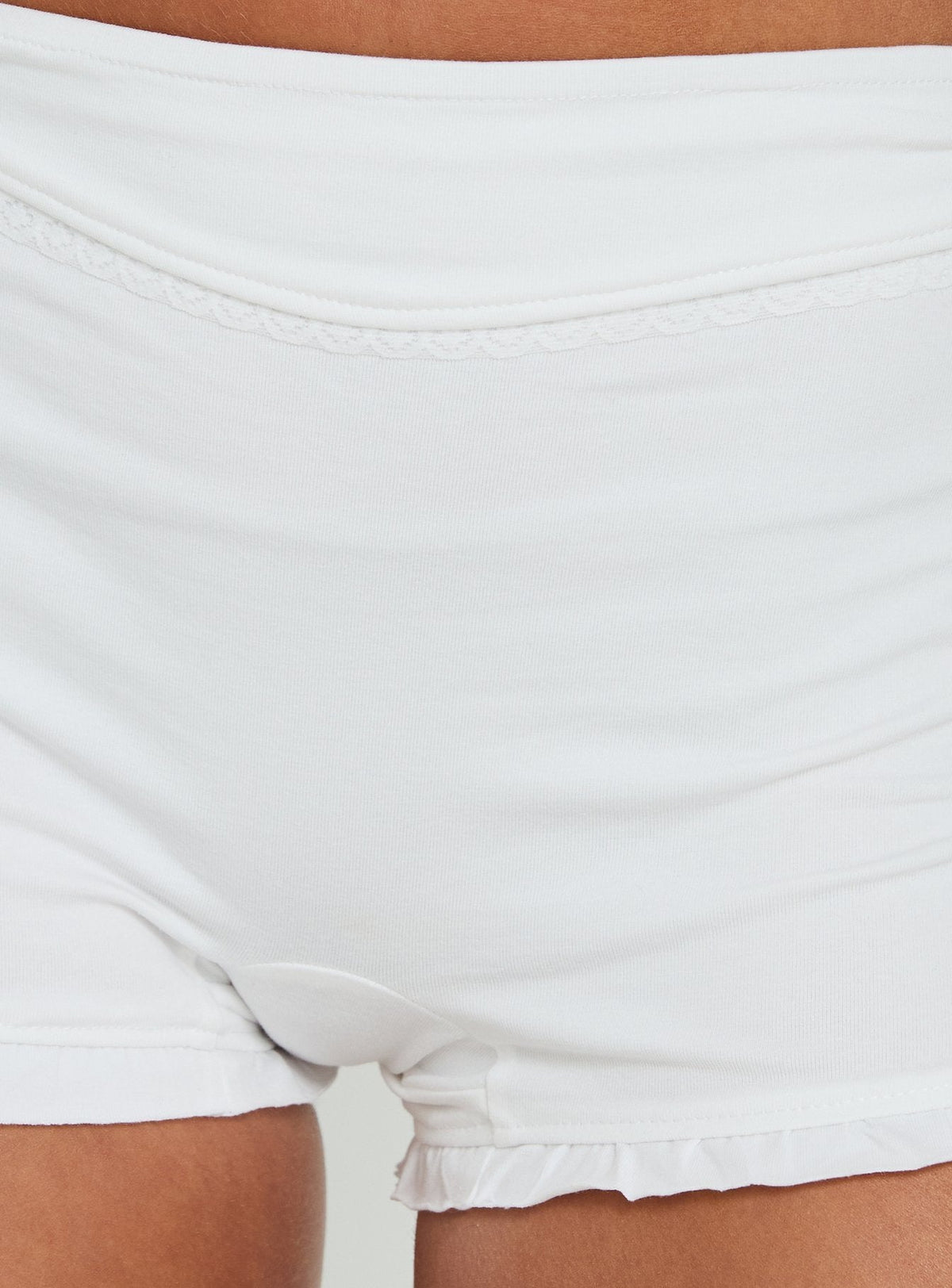 #NOVERA - Shorts Xanthea Blancos con Volantes -