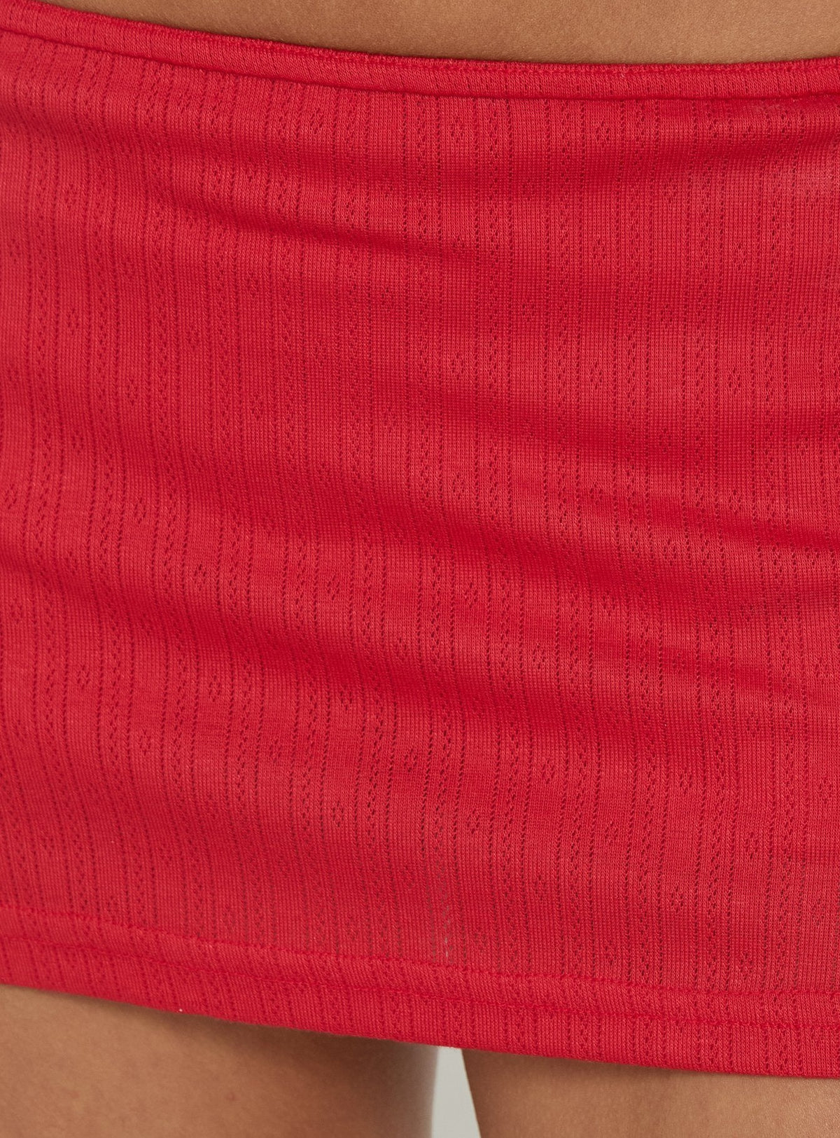 #NOVERA - Falda Pantalón Kizuri Roja de Punto Calado de Tiro Bajo -