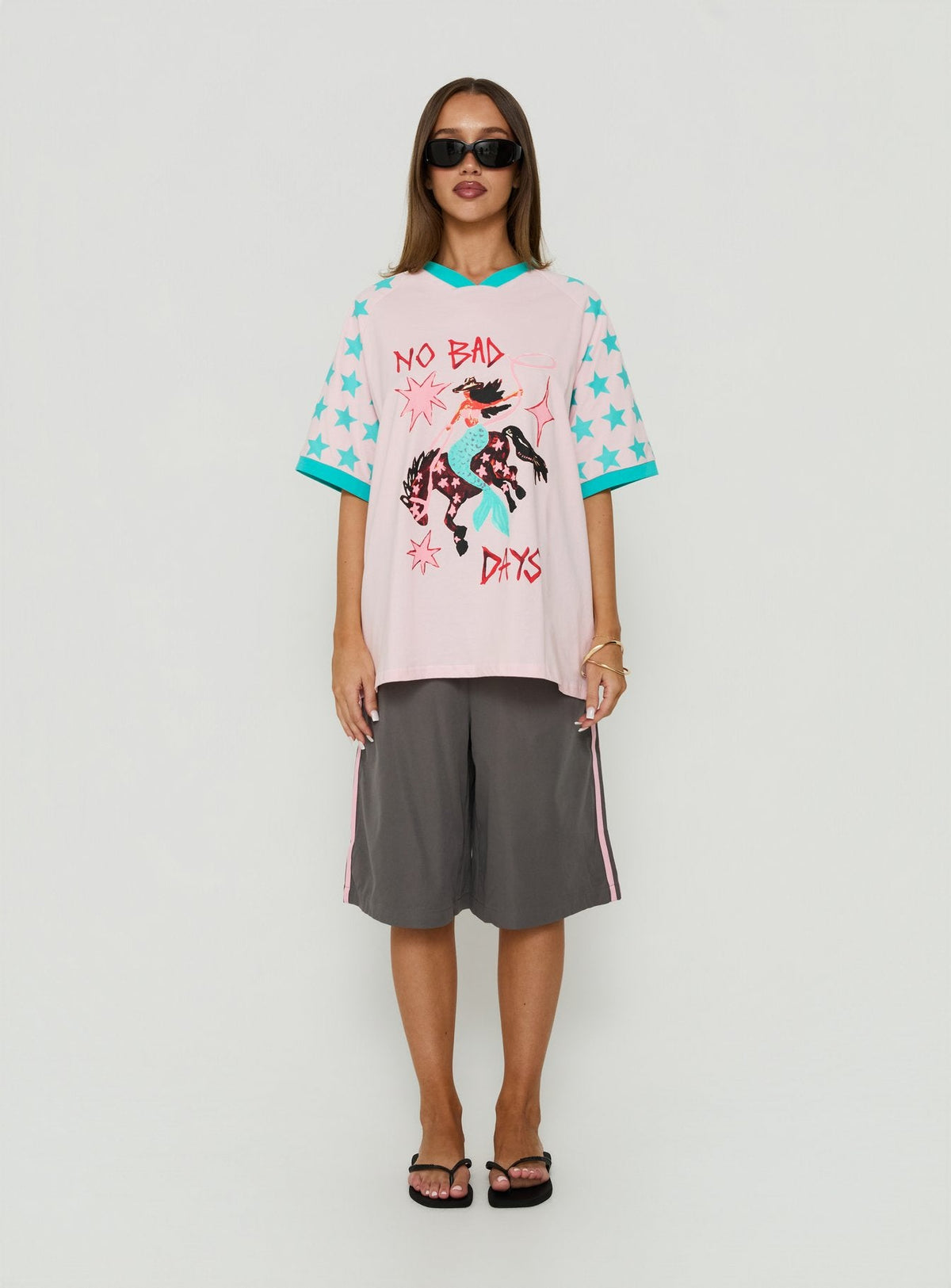 #NOVERA - Camiseta No Rosa y Multicolor Oversize Estampada -