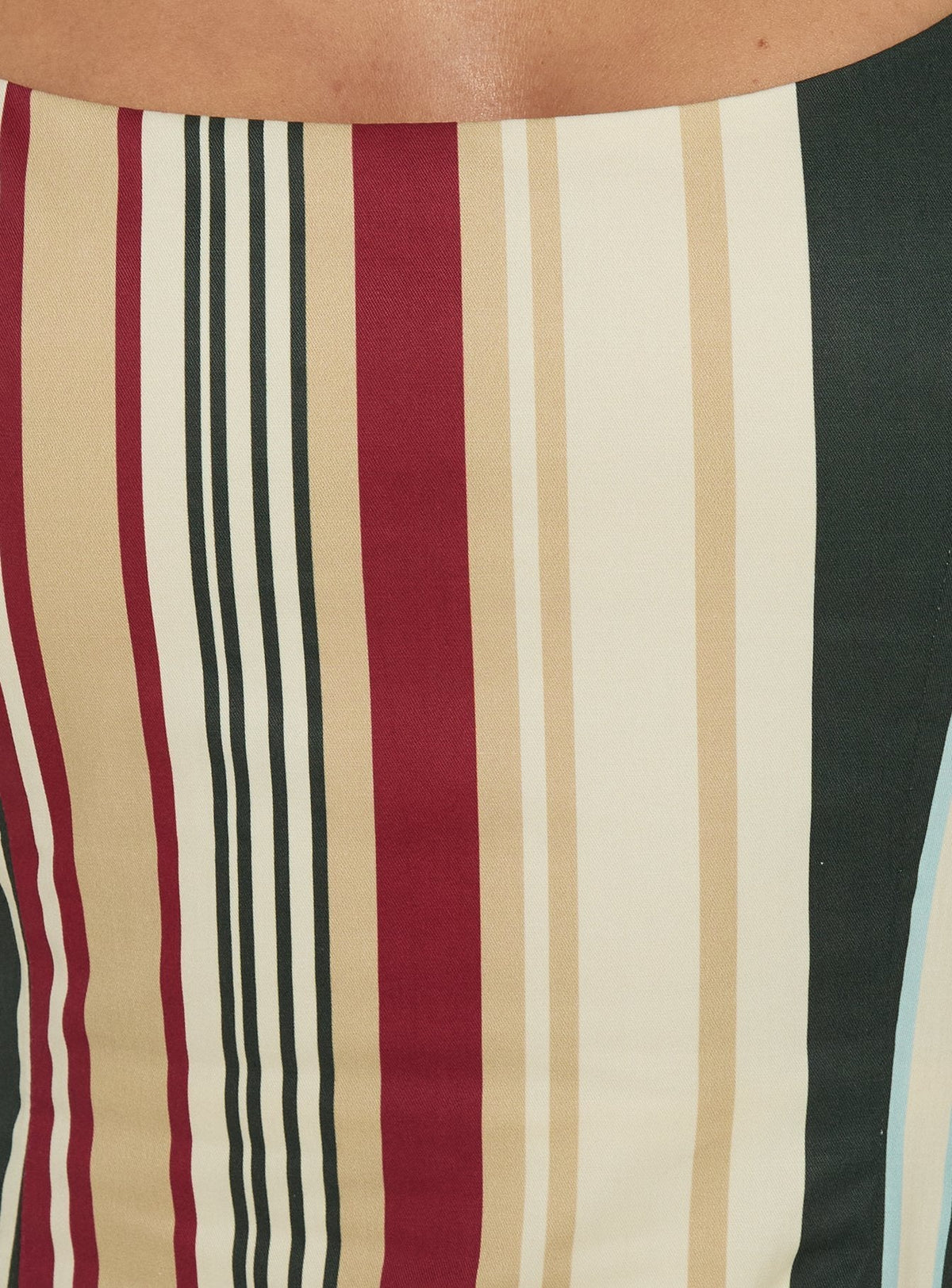#NOVERA - Mono Corto Yumiko Multicolor de Rayas de Escote Redondo -