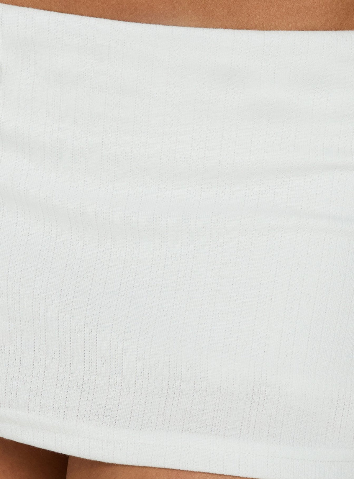 #NOVERA - Falda Pantalón Kizuri Blanca de Punto Calado de Tiro Bajo -