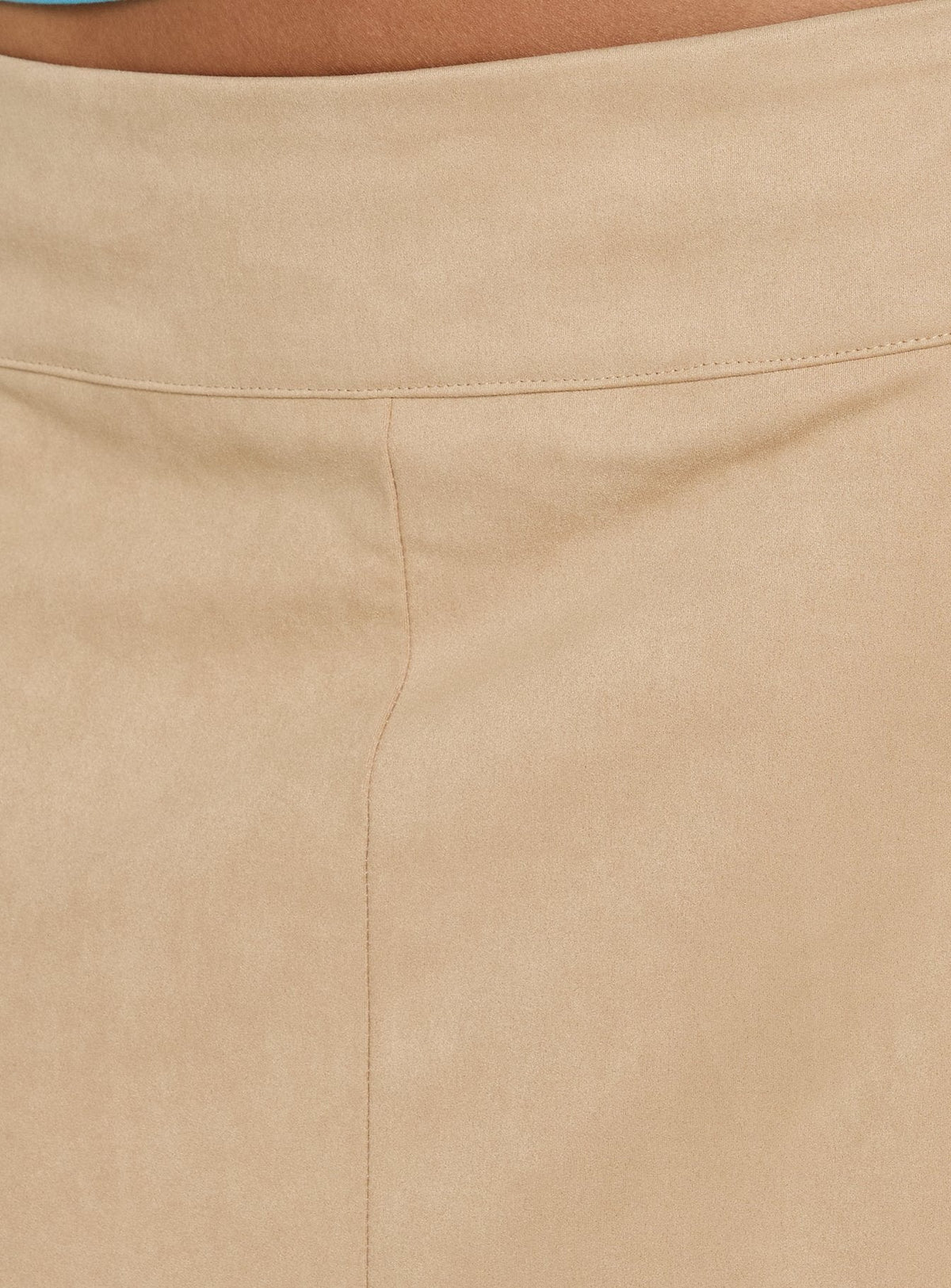 #NOVERA - Falda Midi Raygan Camel de Ante Sintético -