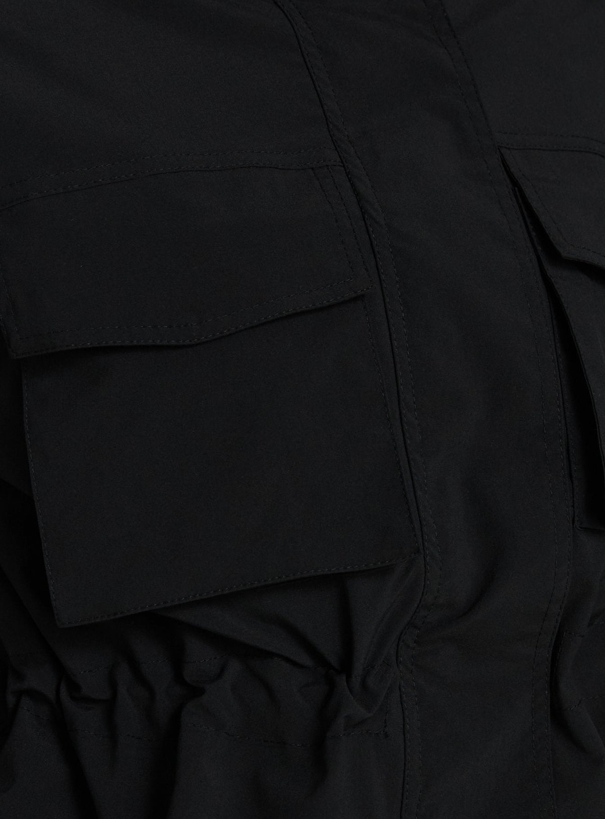 #NOVERA - Chaqueta Annisa Negra de Cuello Alto -