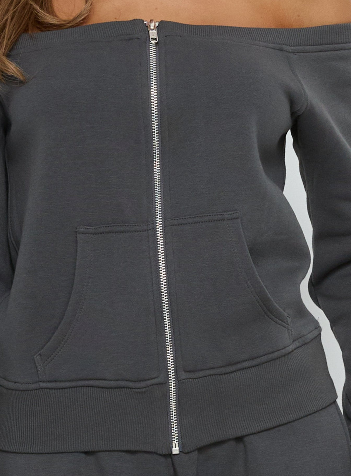 #NOVERA - Jersey Airazo Gris con Hombros Descubiertos con Cremallera -