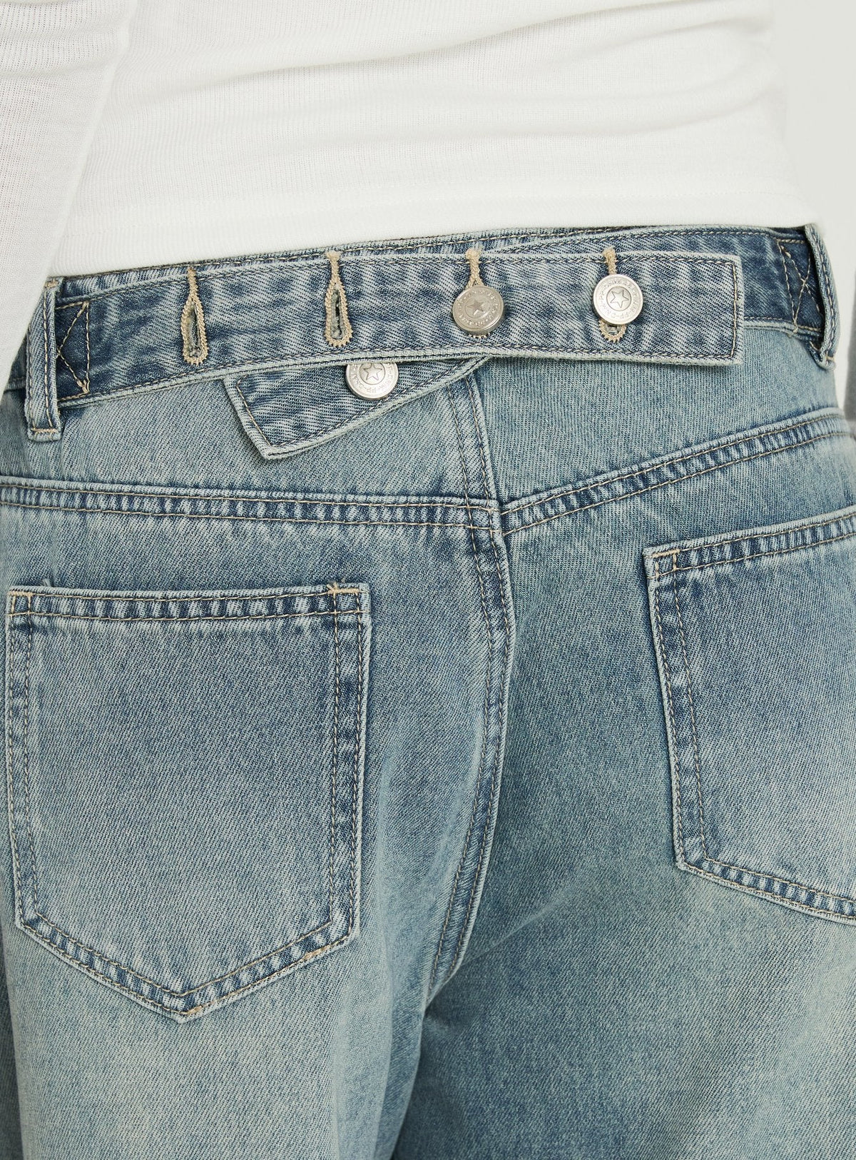 #NOVERA - Shorts Vaqueros Flor Azul Vintage Medio Lavado de Tiro Bajo -